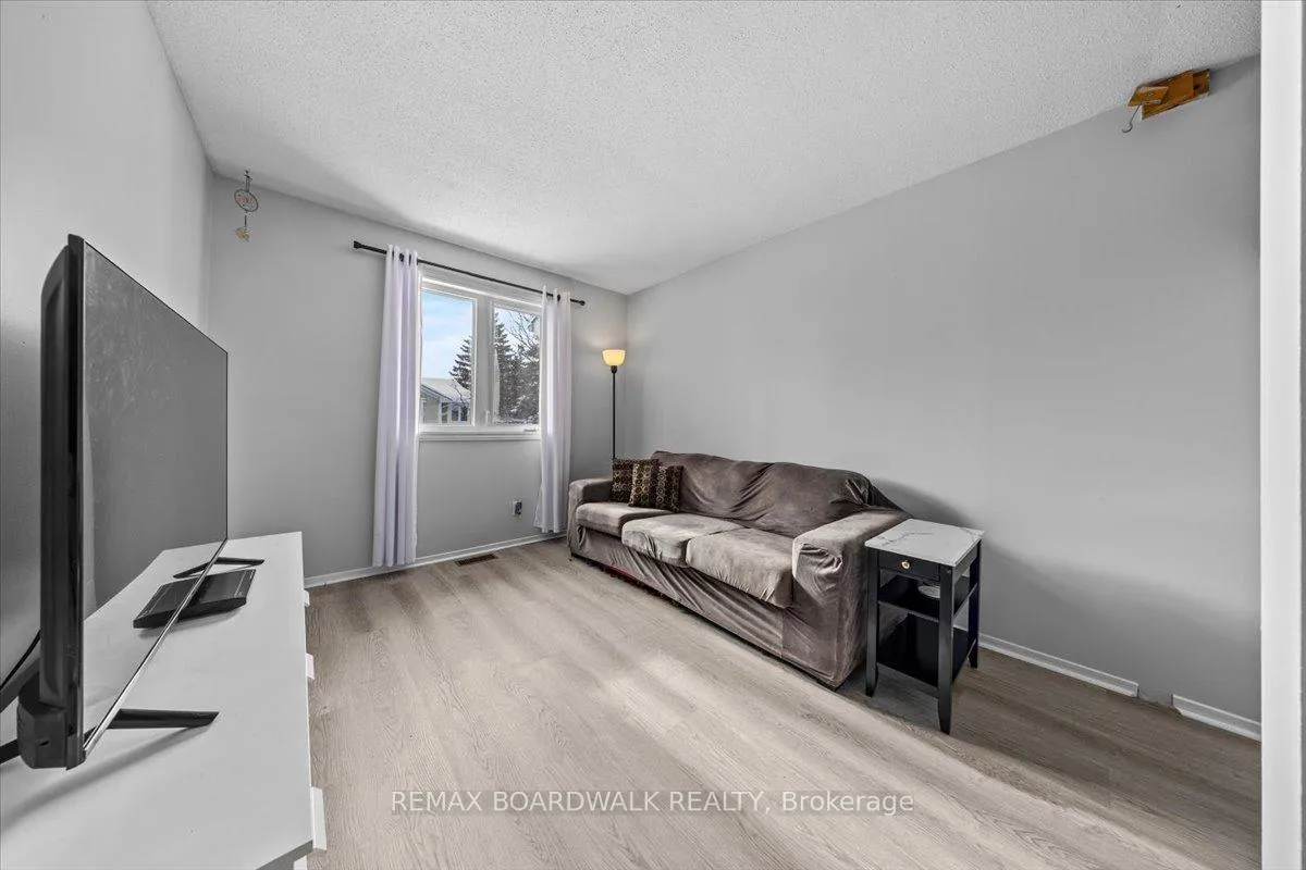 Photo 22 of 294 Valade Crescent, Ottawa, Fallingbrook/Pineridge — HOMEH