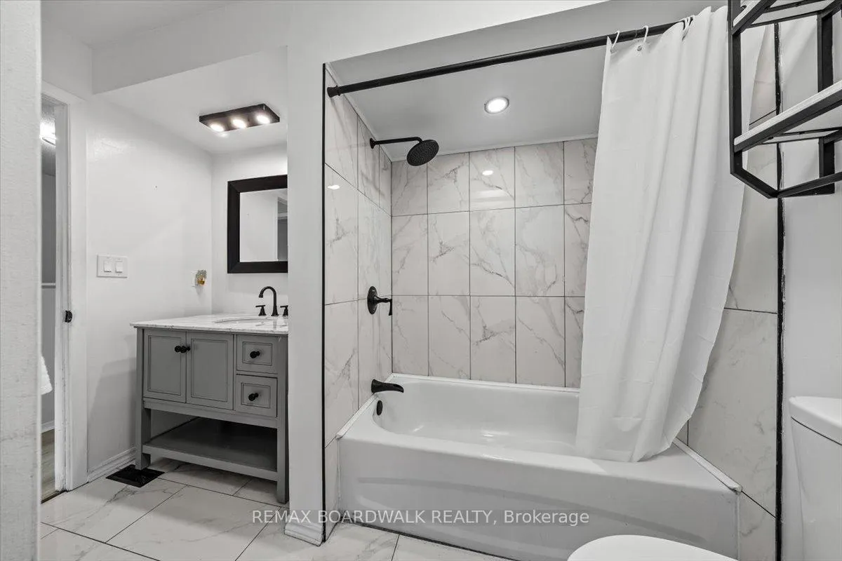 Photo 27 of 294 Valade Crescent, Ottawa, Fallingbrook/Pineridge — HOMEH