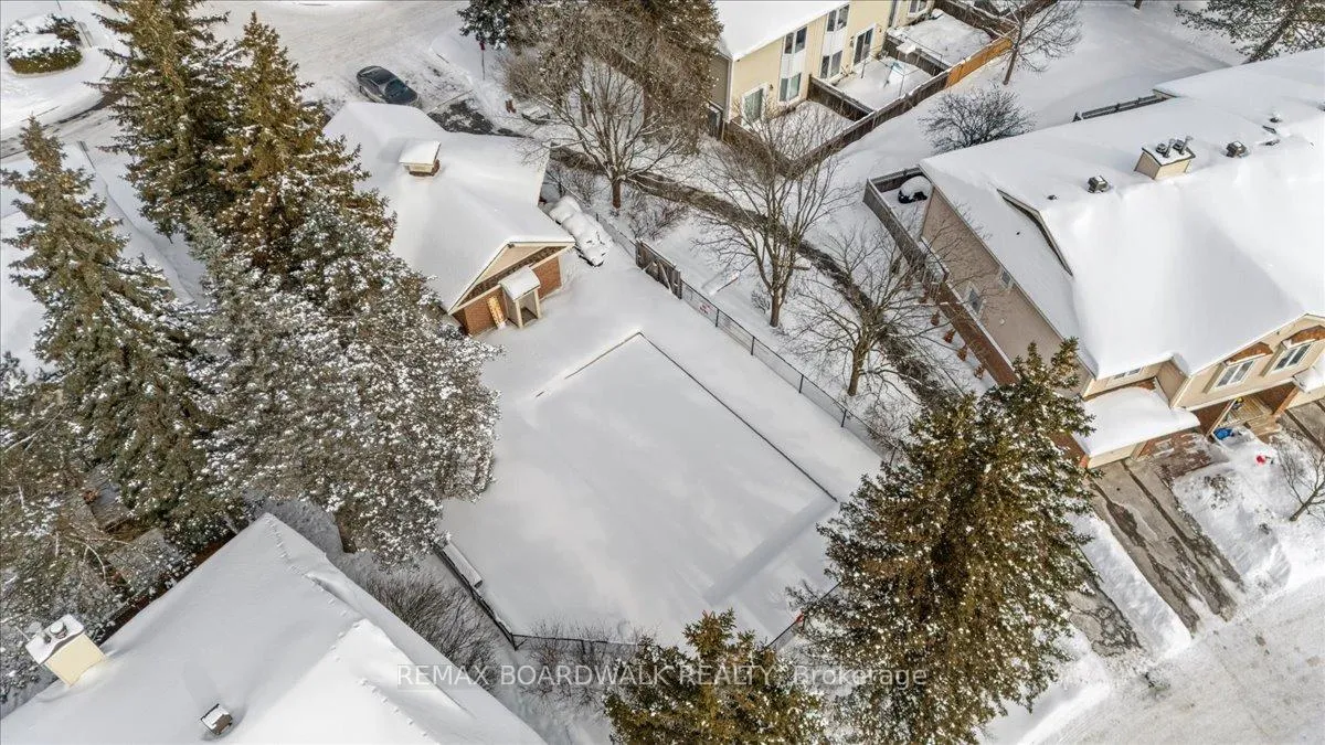 Photo 37 of 294 Valade Crescent, Ottawa, Fallingbrook/Pineridge — HOMEH