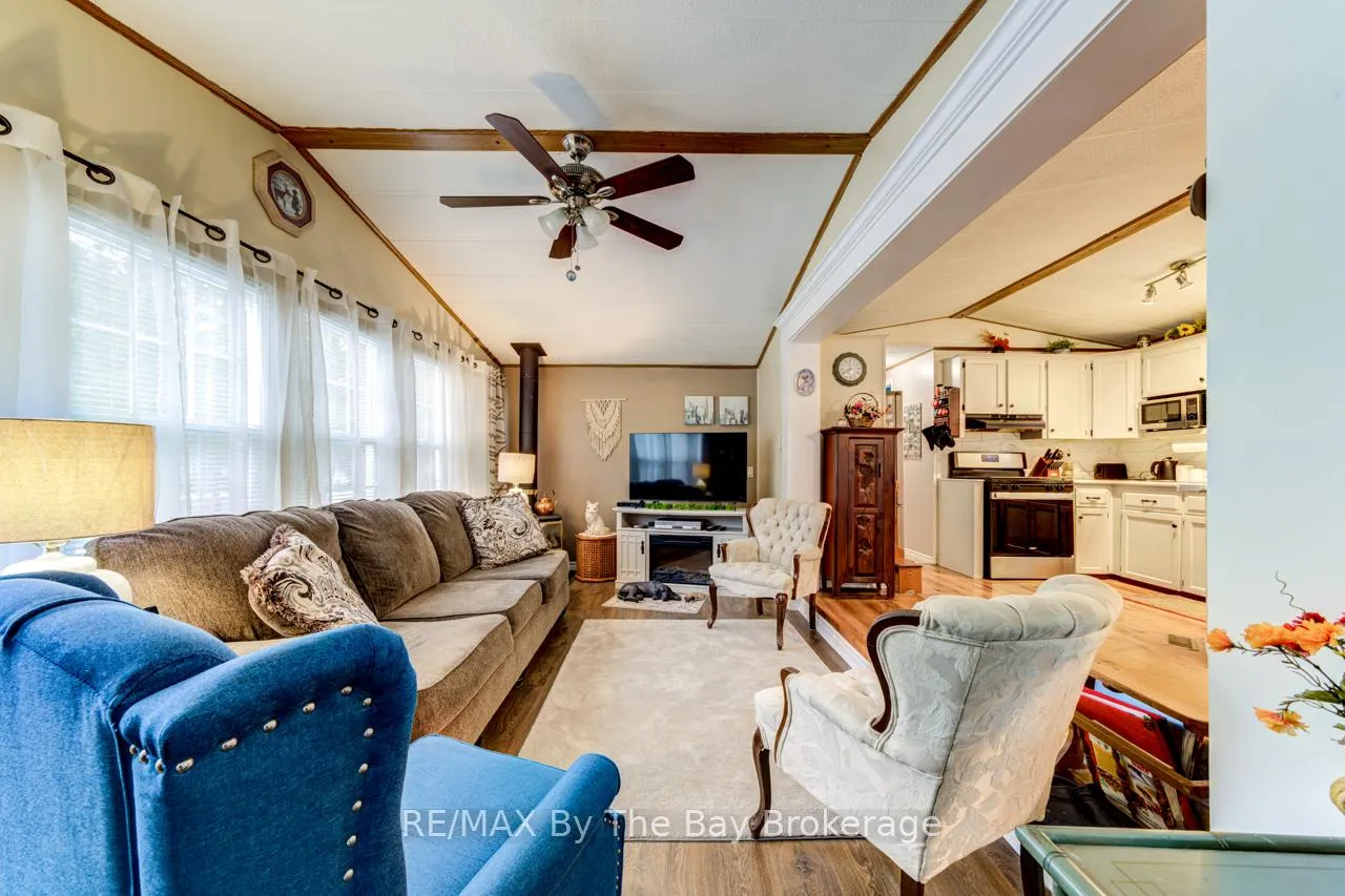 Photo 6 of 23 Prince Charles Avenue, Barrie, Little Lake — HOMEH