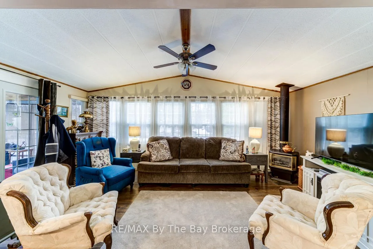 Photo 9 of 23 Prince Charles Avenue, Barrie, Little Lake — HOMEH
