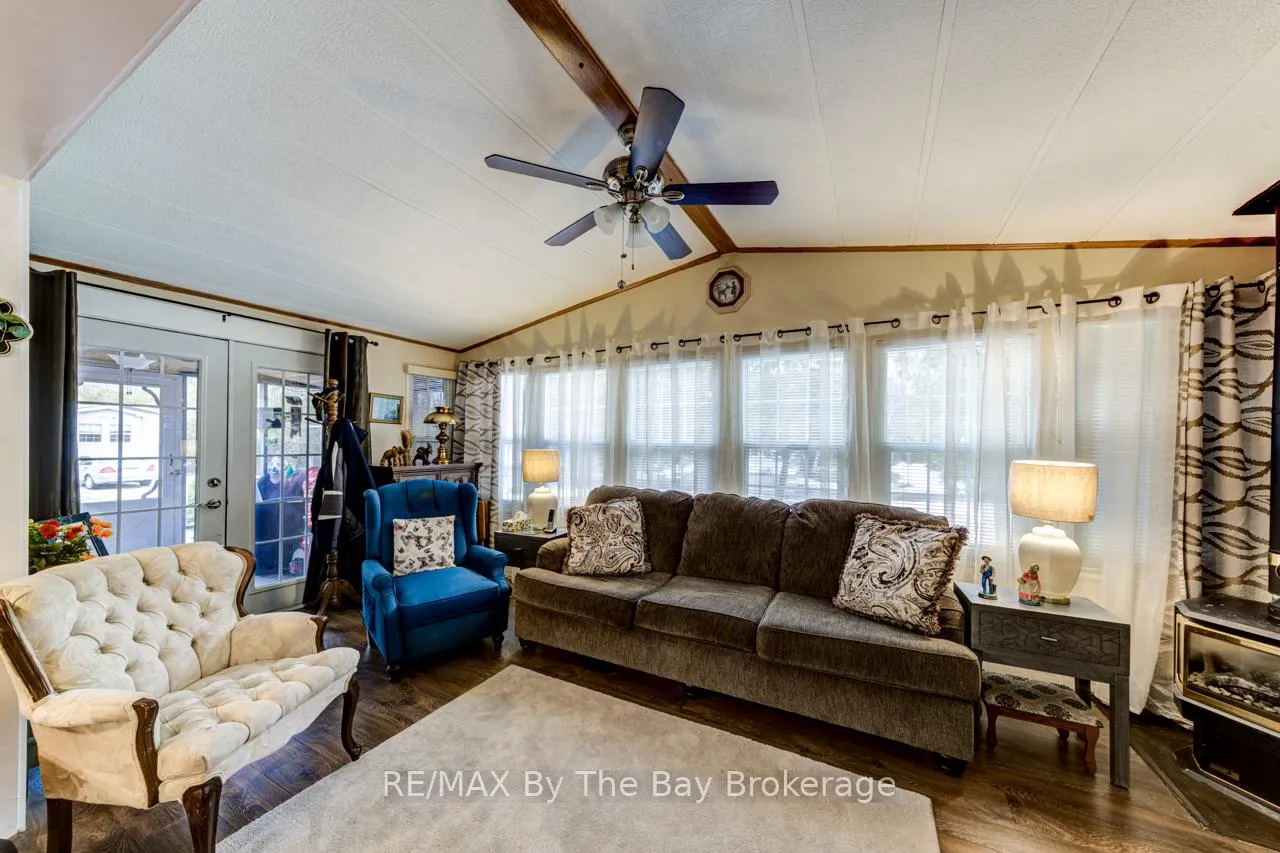 Photo 10 of 23 Prince Charles Avenue, Barrie, Little Lake — HOMEH