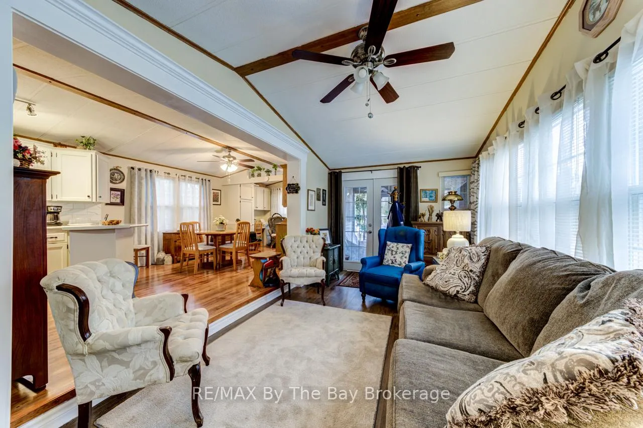 Photo 12 of 23 Prince Charles Avenue, Barrie, Little Lake — HOMEH
