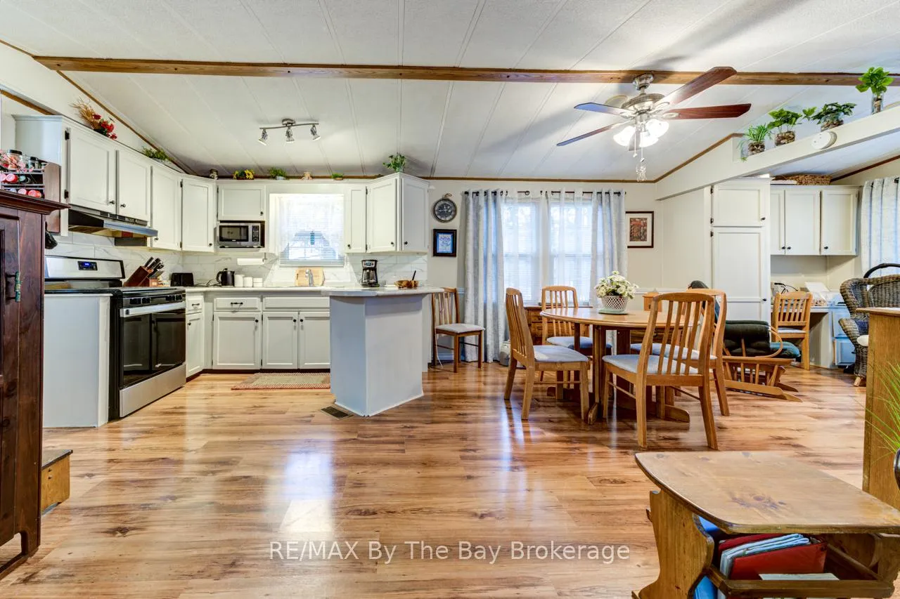 Photo 13 of 23 Prince Charles Avenue, Barrie, Little Lake — HOMEH