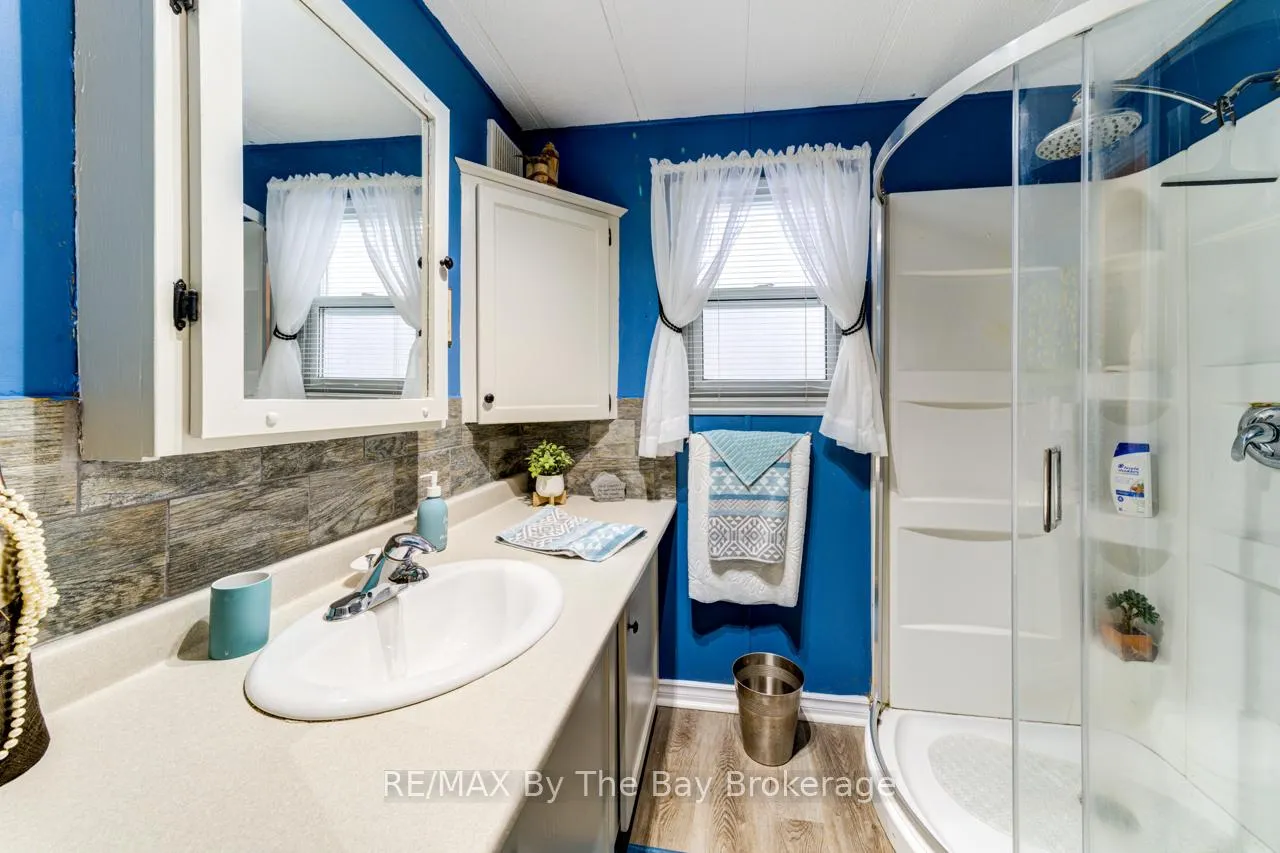 Photo 31 of 23 Prince Charles Avenue, Barrie, Little Lake — HOMEH