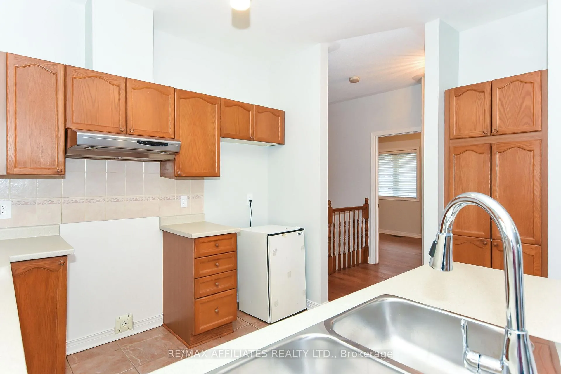 Photo 9 of 1980 Scully Way S, Ottawa, Fallingbrook/Gardenway South — HOMEH