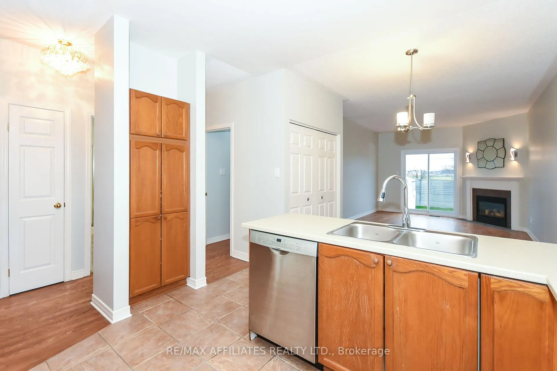 Photo 10 of 1980 Scully Way S, Ottawa, Fallingbrook/Gardenway South — HOMEH