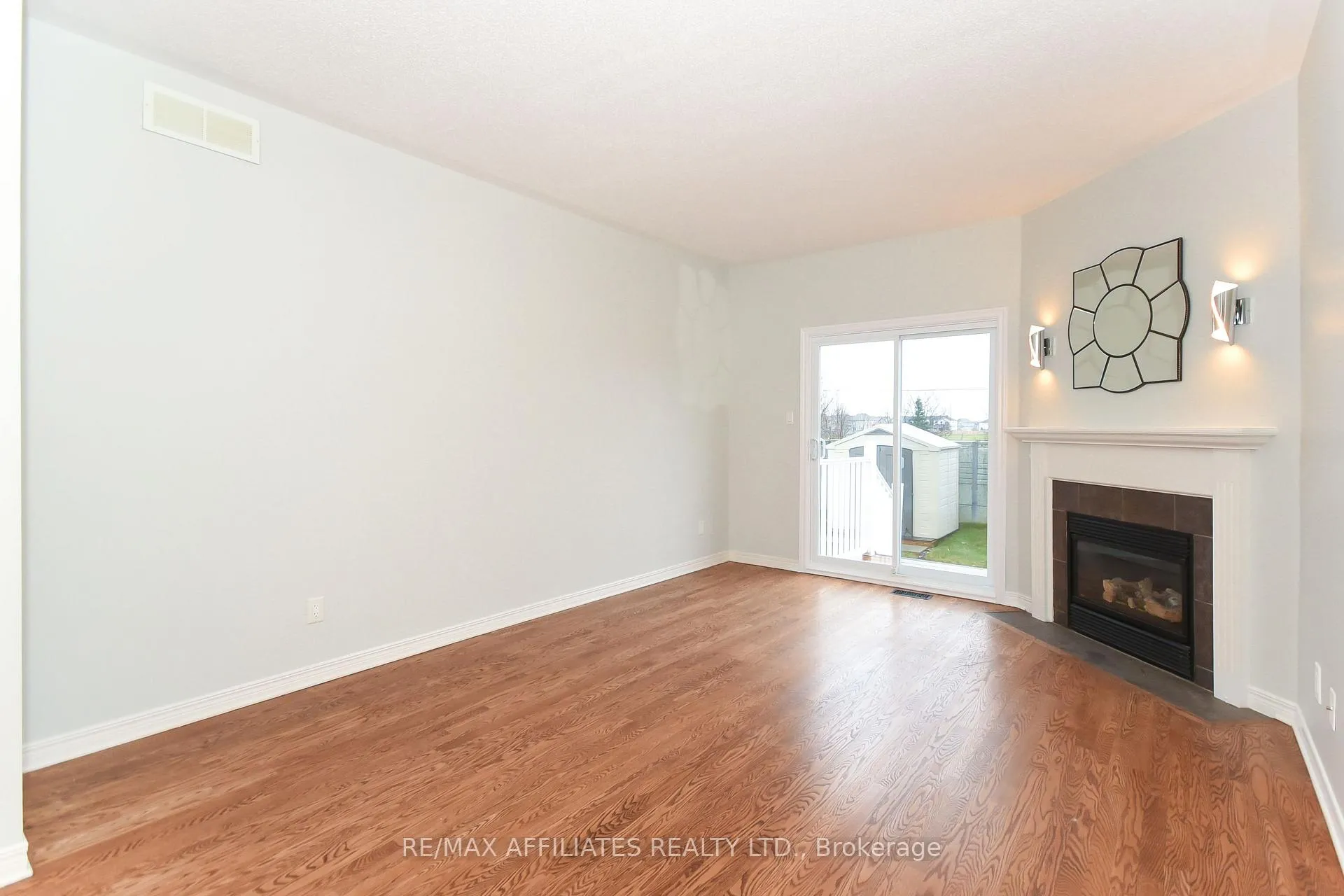 Photo 13 of 1980 Scully Way S, Ottawa, Fallingbrook/Gardenway South — HOMEH