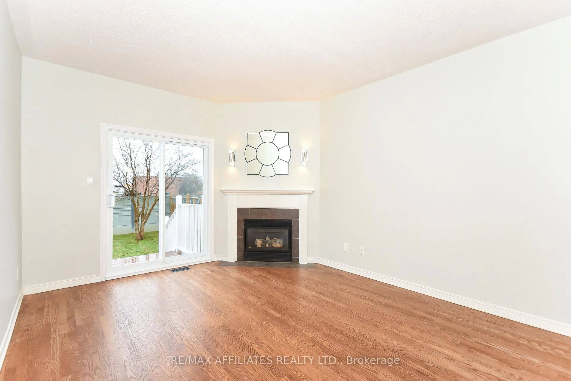 Photo 14 of 1980 Scully Way S, Ottawa, Fallingbrook/Gardenway South — HOMEH