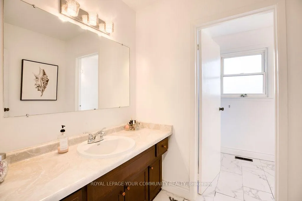 Photo 30 of 69 Royal Orchard Boulevard, Markham, Royal Orchard — HOMEH