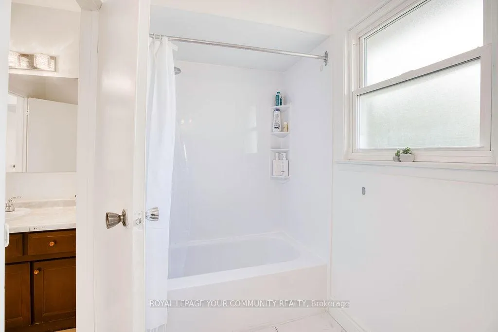 Photo 32 of 69 Royal Orchard Boulevard, Markham, Royal Orchard — HOMEH