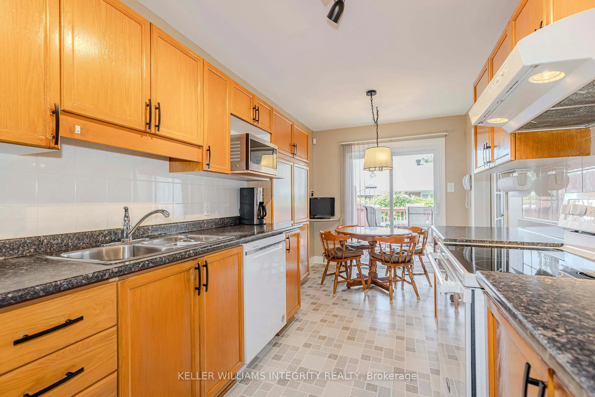 Photo 15 of 177 Thornbury Crescent, Ottawa, Centrepointe — HOMEH