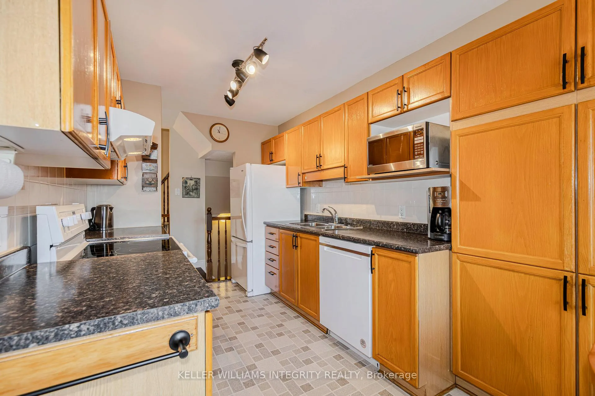 Photo 18 of 177 Thornbury Crescent, Ottawa, Centrepointe — HOMEH
