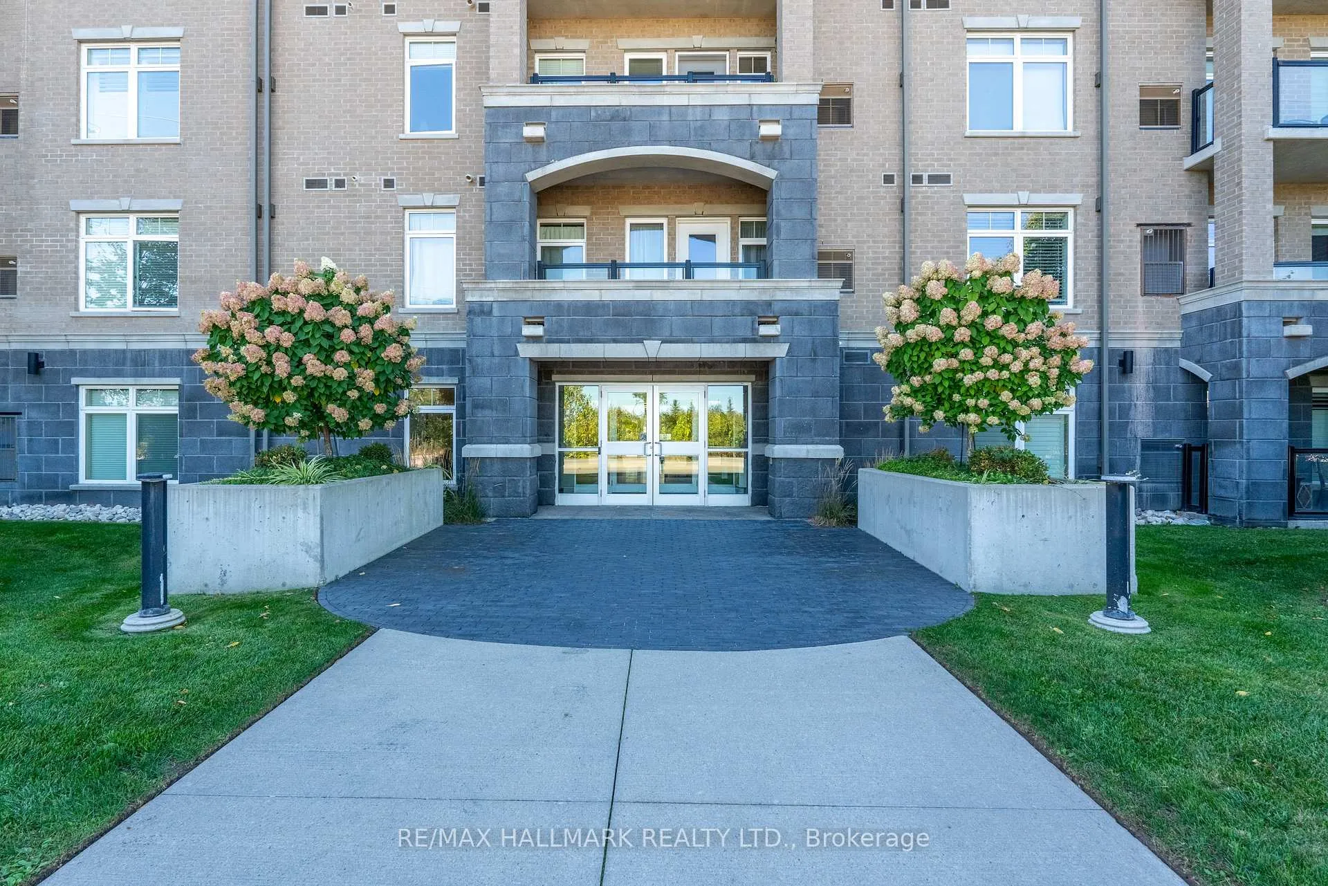 Photo 2 of Unit 302, 106 Bard Boulevard, Guelph, Pineridge/Westminster Woods — HOMEH
