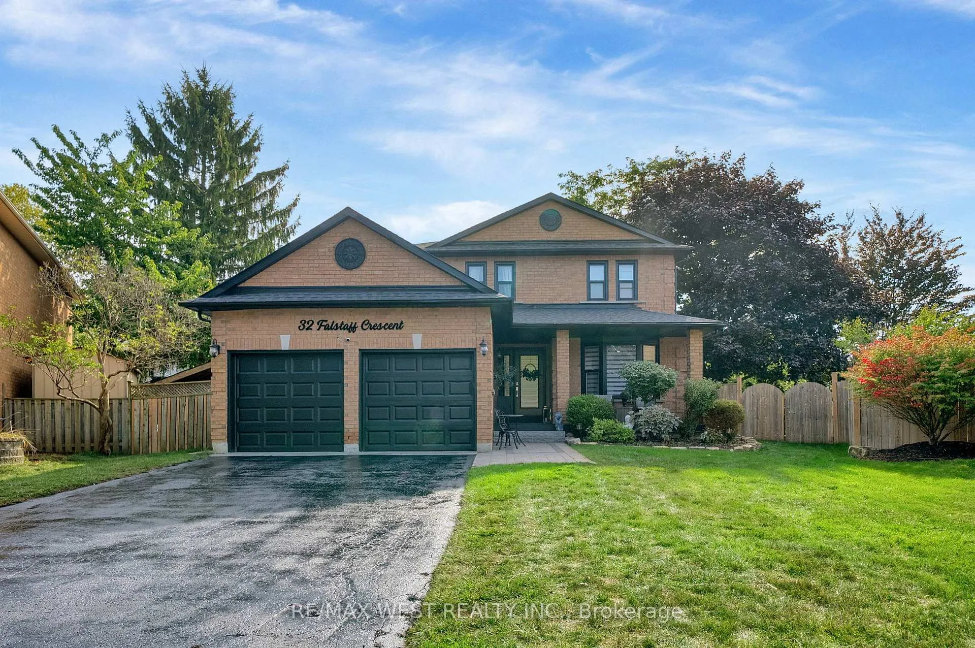 Photo 2 of 32 Falstaff Crescent, Whitby, Rolling Acres — HOMEH