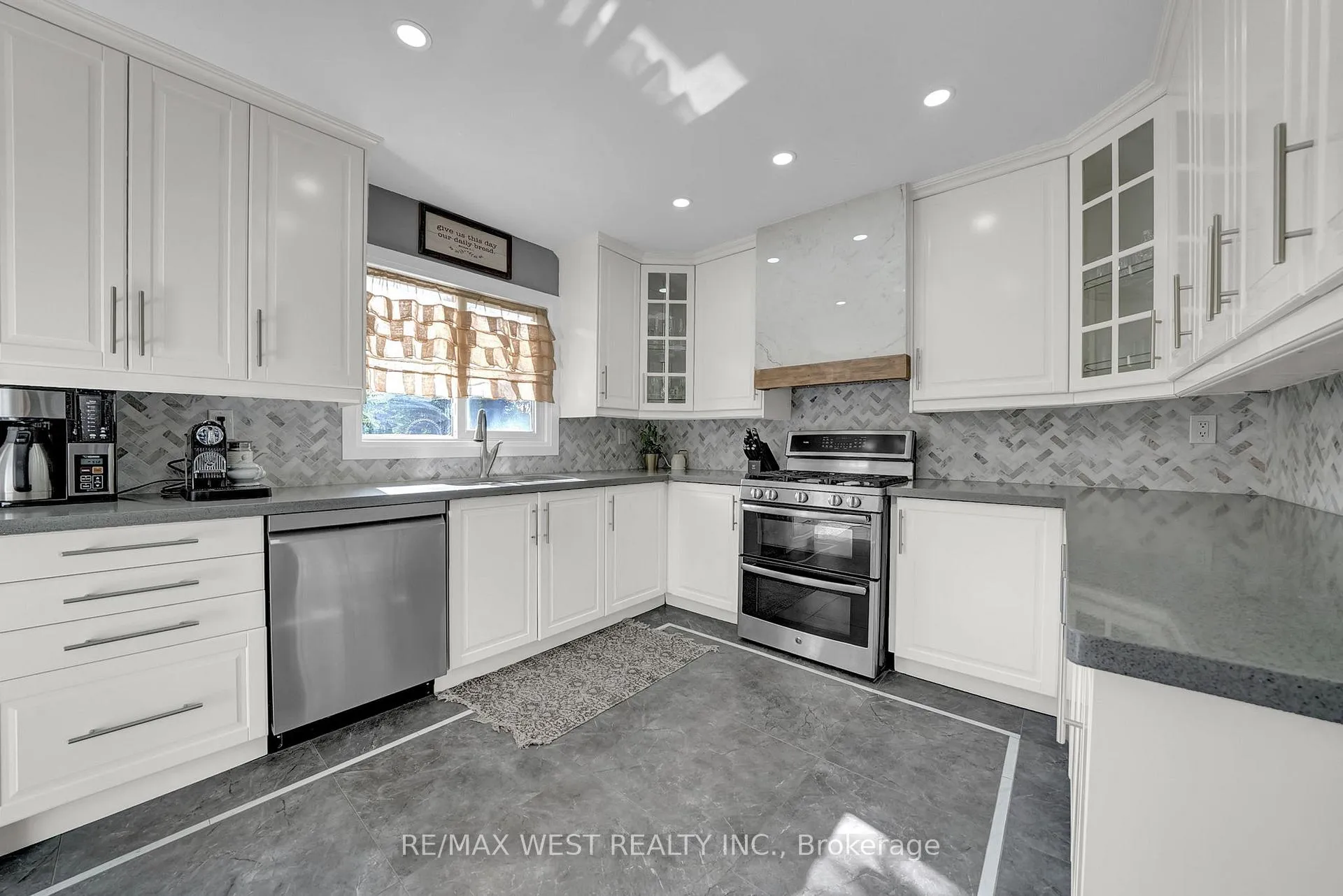 Photo 12 of 32 Falstaff Crescent, Whitby, Rolling Acres — HOMEH