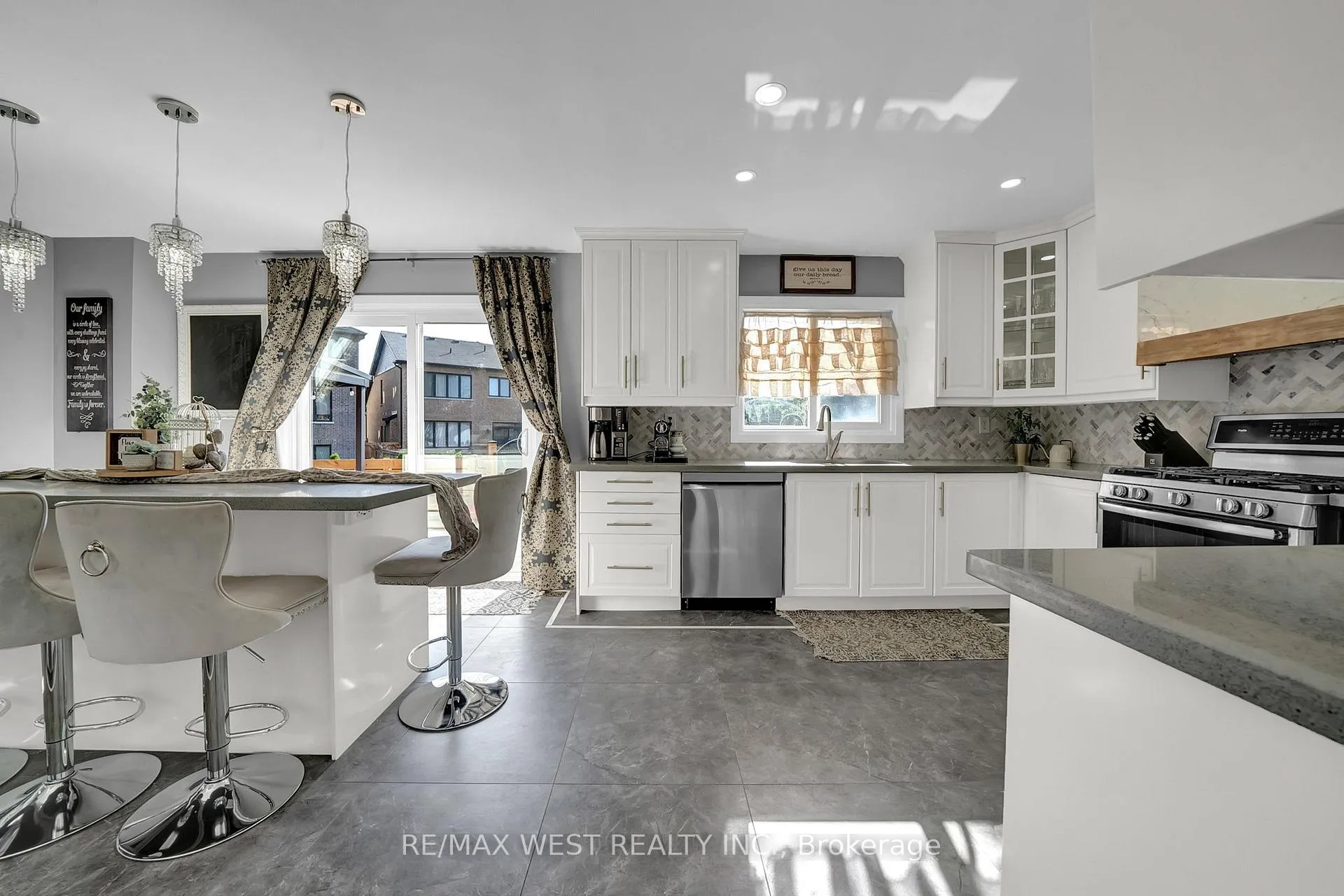 Photo 13 of 32 Falstaff Crescent, Whitby, Rolling Acres — HOMEH