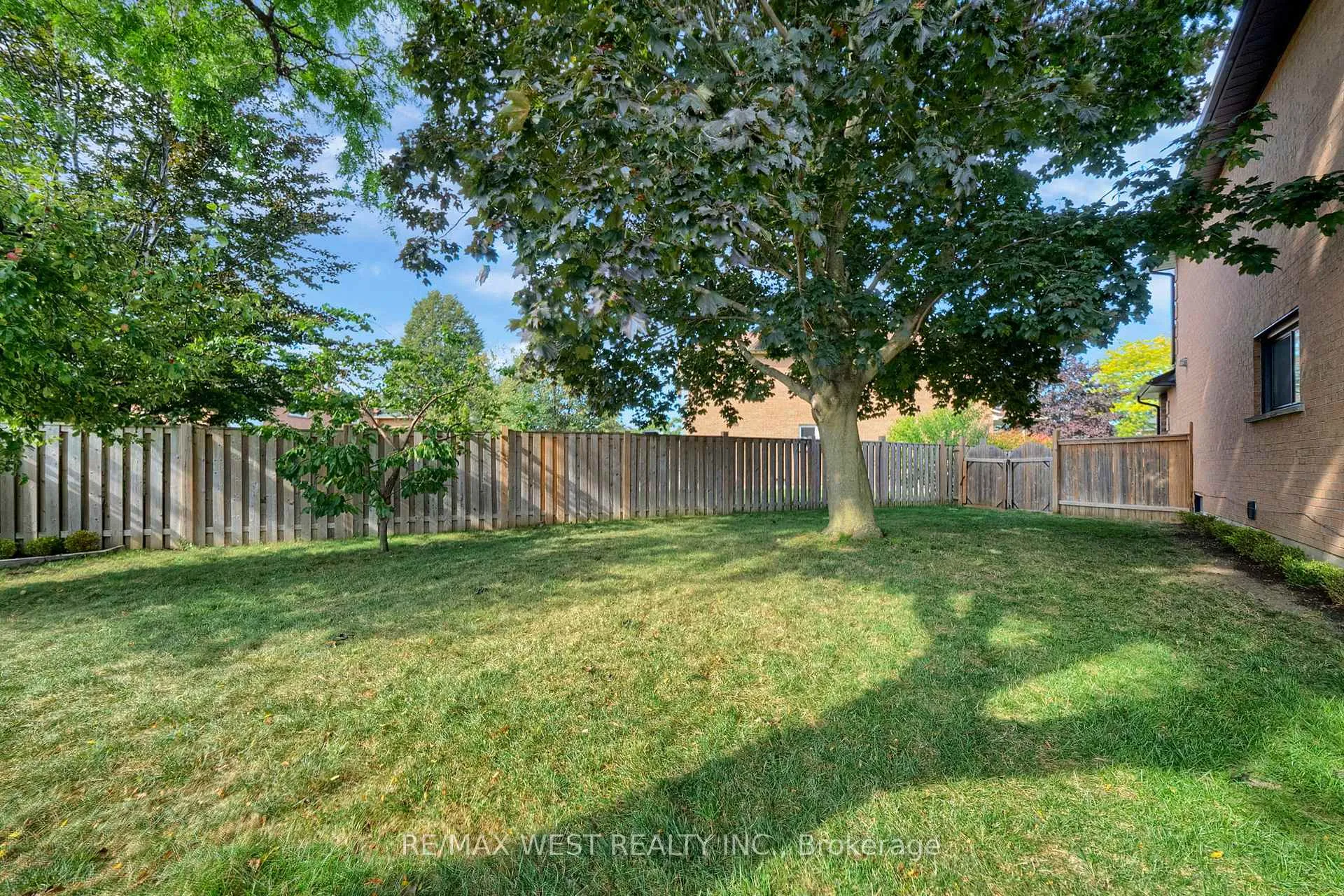 Photo 48 of 32 Falstaff Crescent, Whitby, Rolling Acres — HOMEH