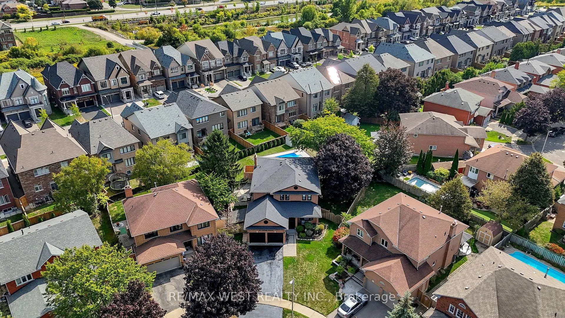 Photo 49 of 32 Falstaff Crescent, Whitby, Rolling Acres — HOMEH