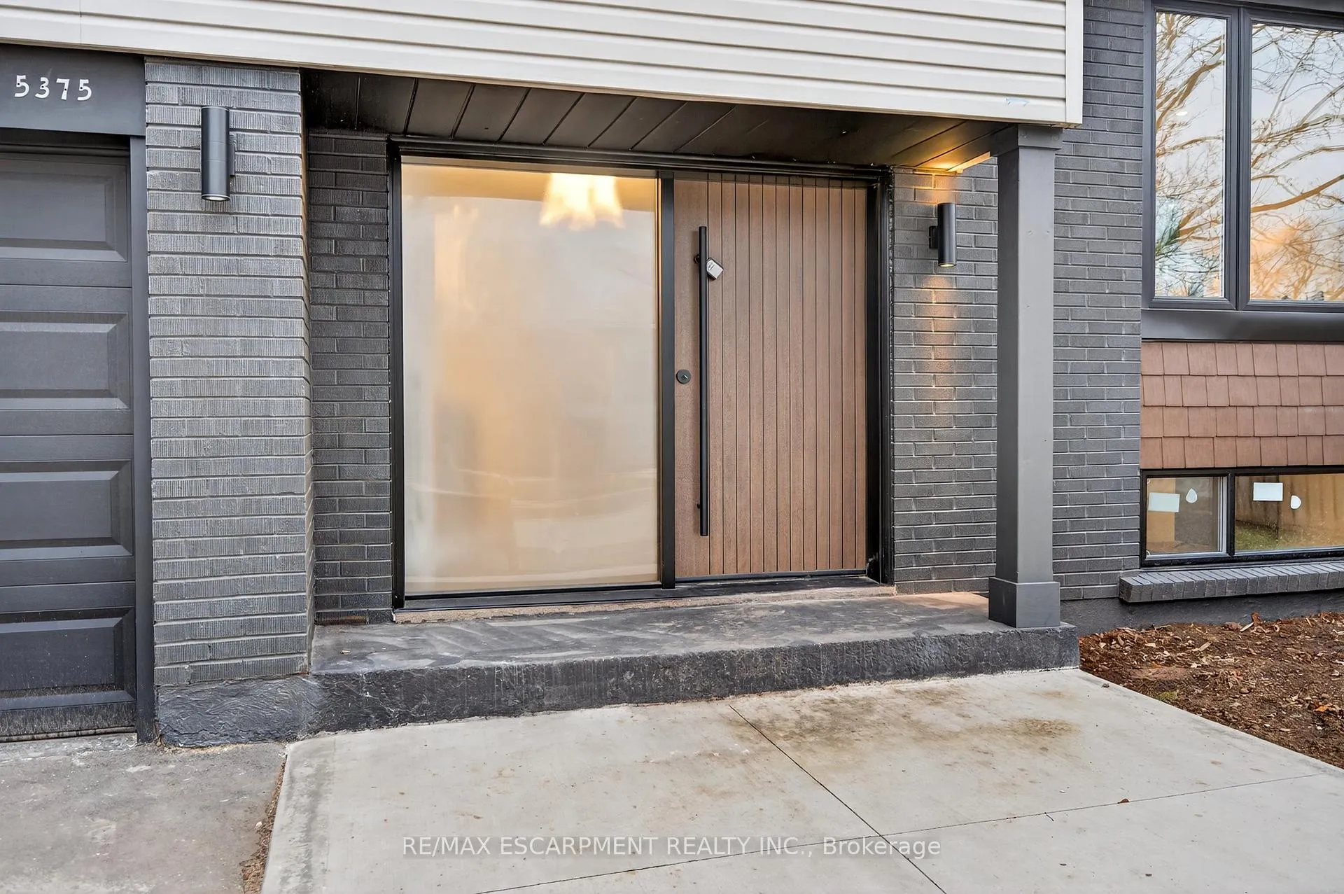 Photo 3 of 5375 Riverside Drive, Burlington, Appleby — HOMEH