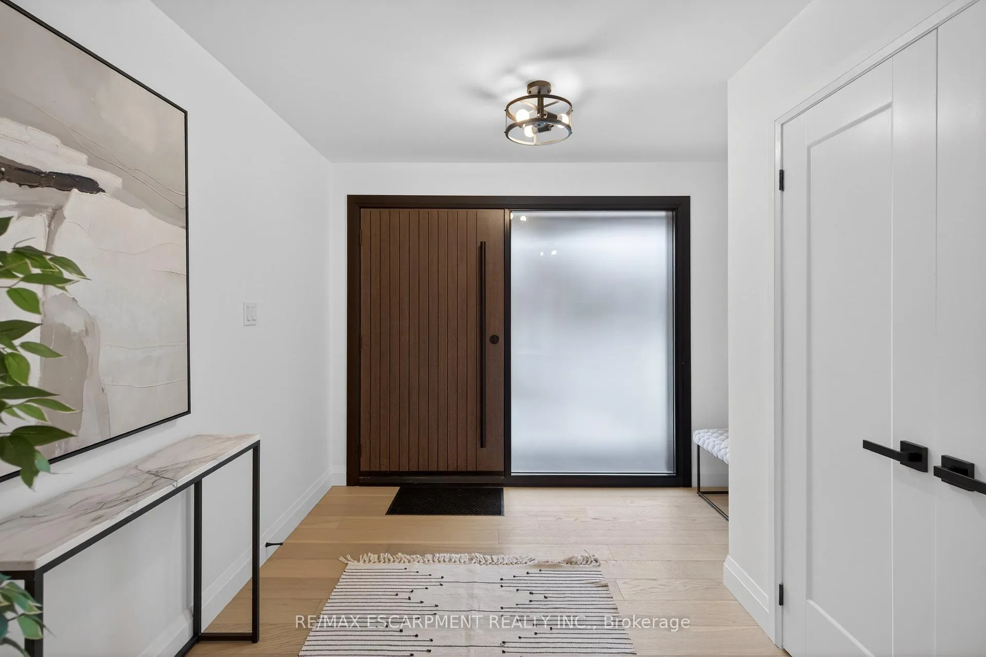 Photo 4 of 5375 Riverside Drive, Burlington, Appleby — HOMEH