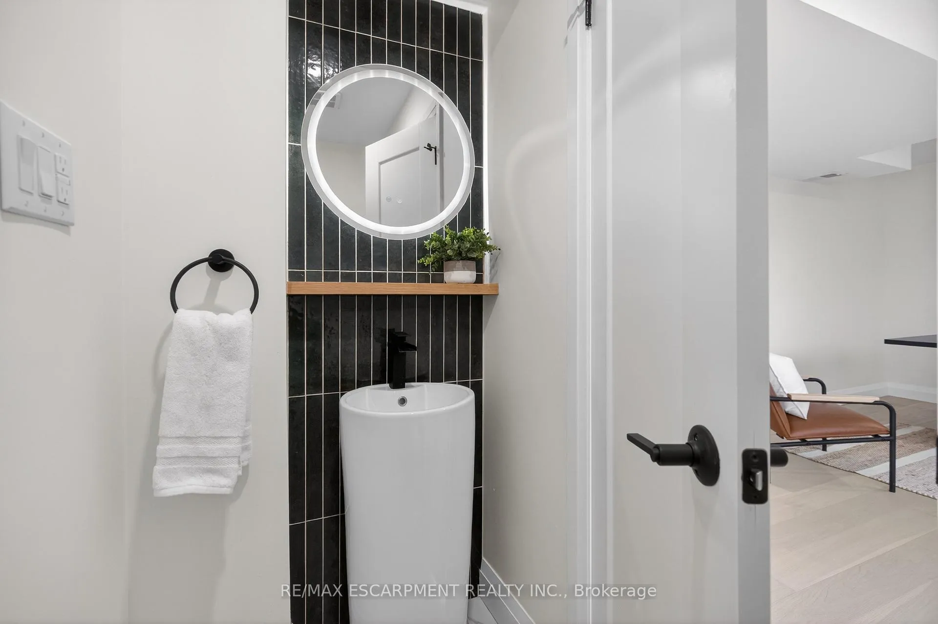 Photo 8 of 5375 Riverside Drive, Burlington, Appleby — HOMEH