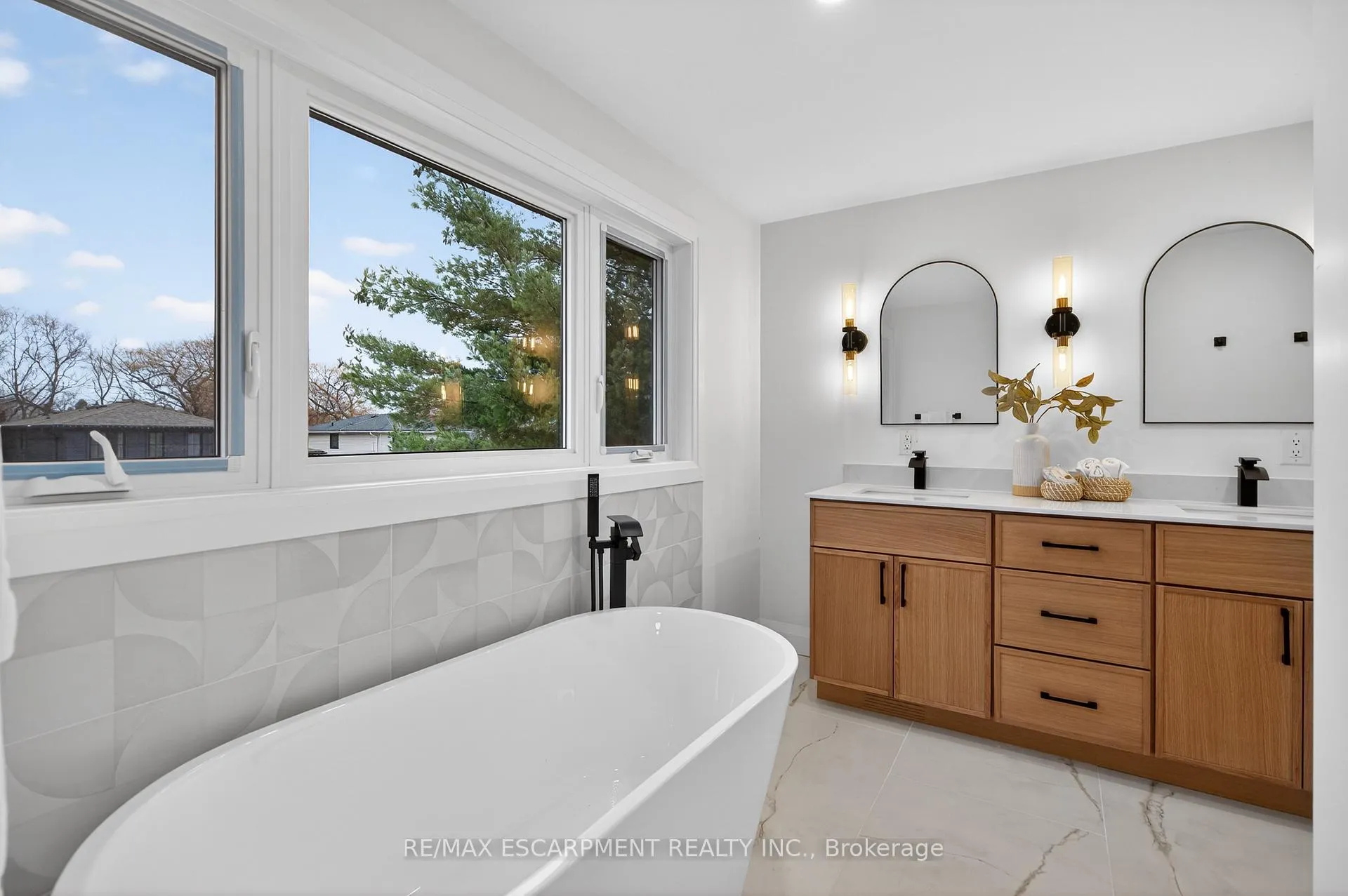 Photo 25 of 5375 Riverside Drive, Burlington, Appleby — HOMEH
