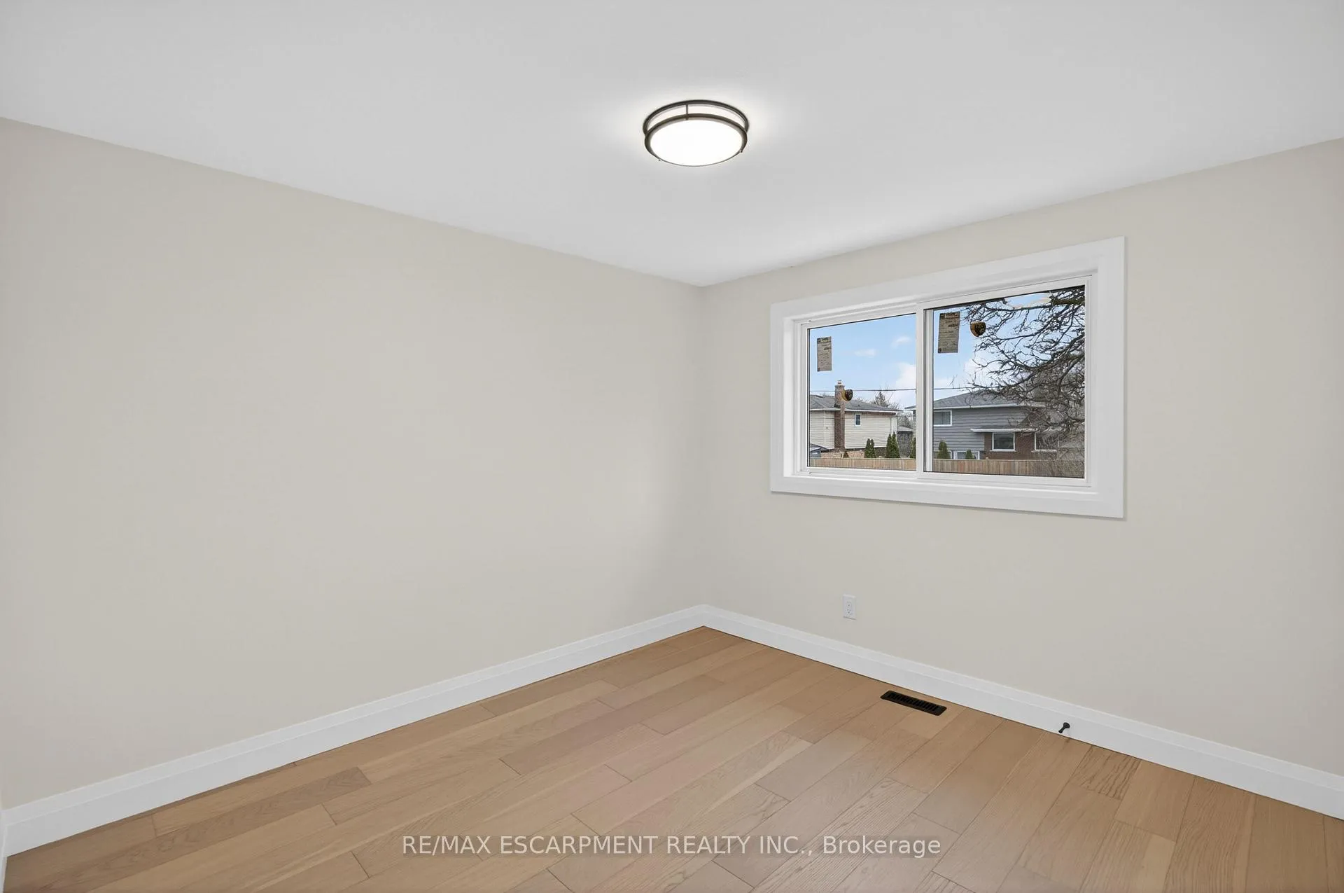 Photo 30 of 5375 Riverside Drive, Burlington, Appleby — HOMEH