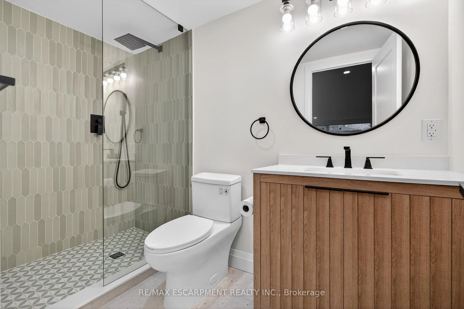 Photo 33 of 5375 Riverside Drive, Burlington, Appleby — HOMEH