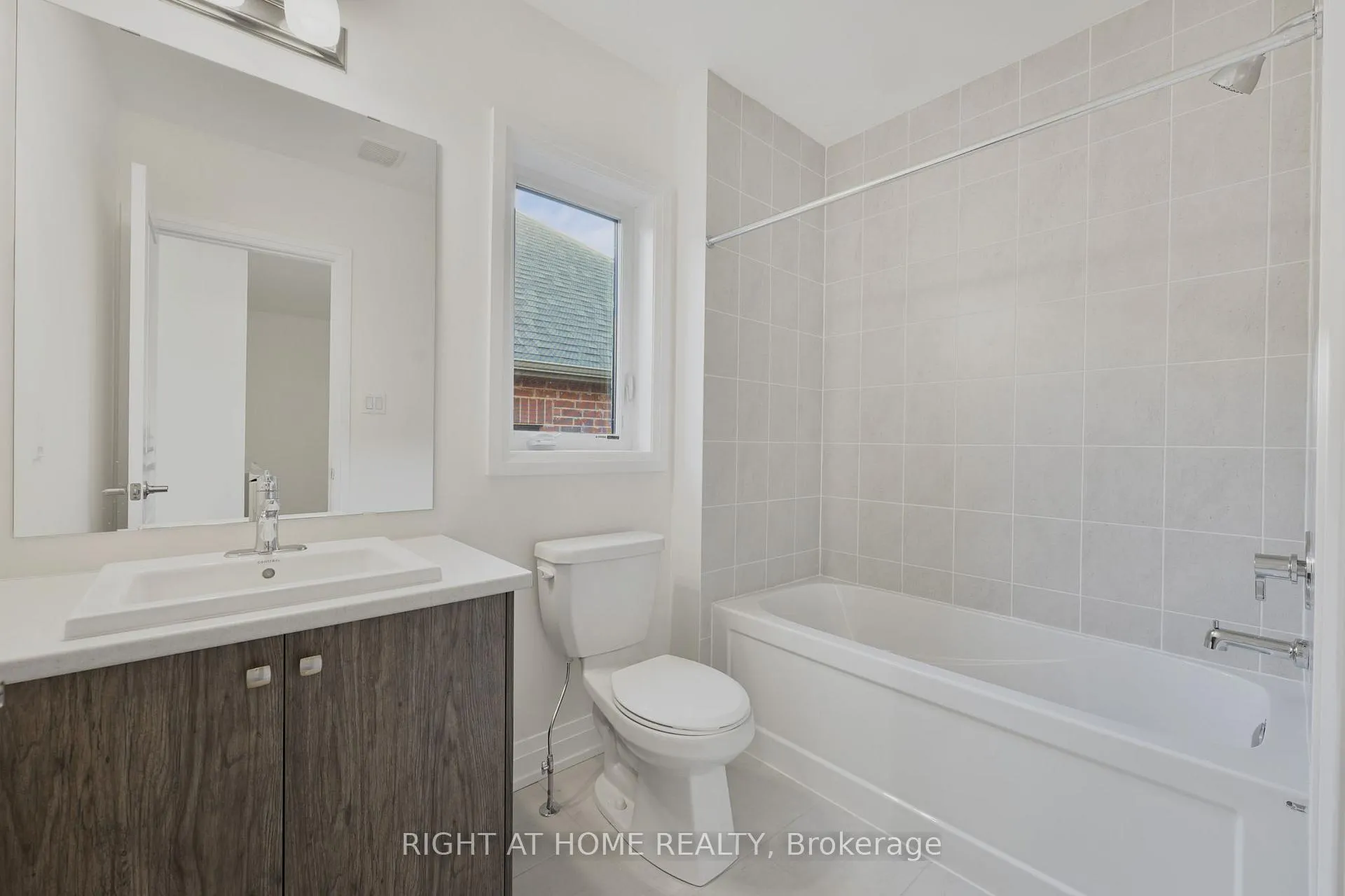 Photo 26 of 40 Daisy Street, Springwater, Midhurst — HOMEH