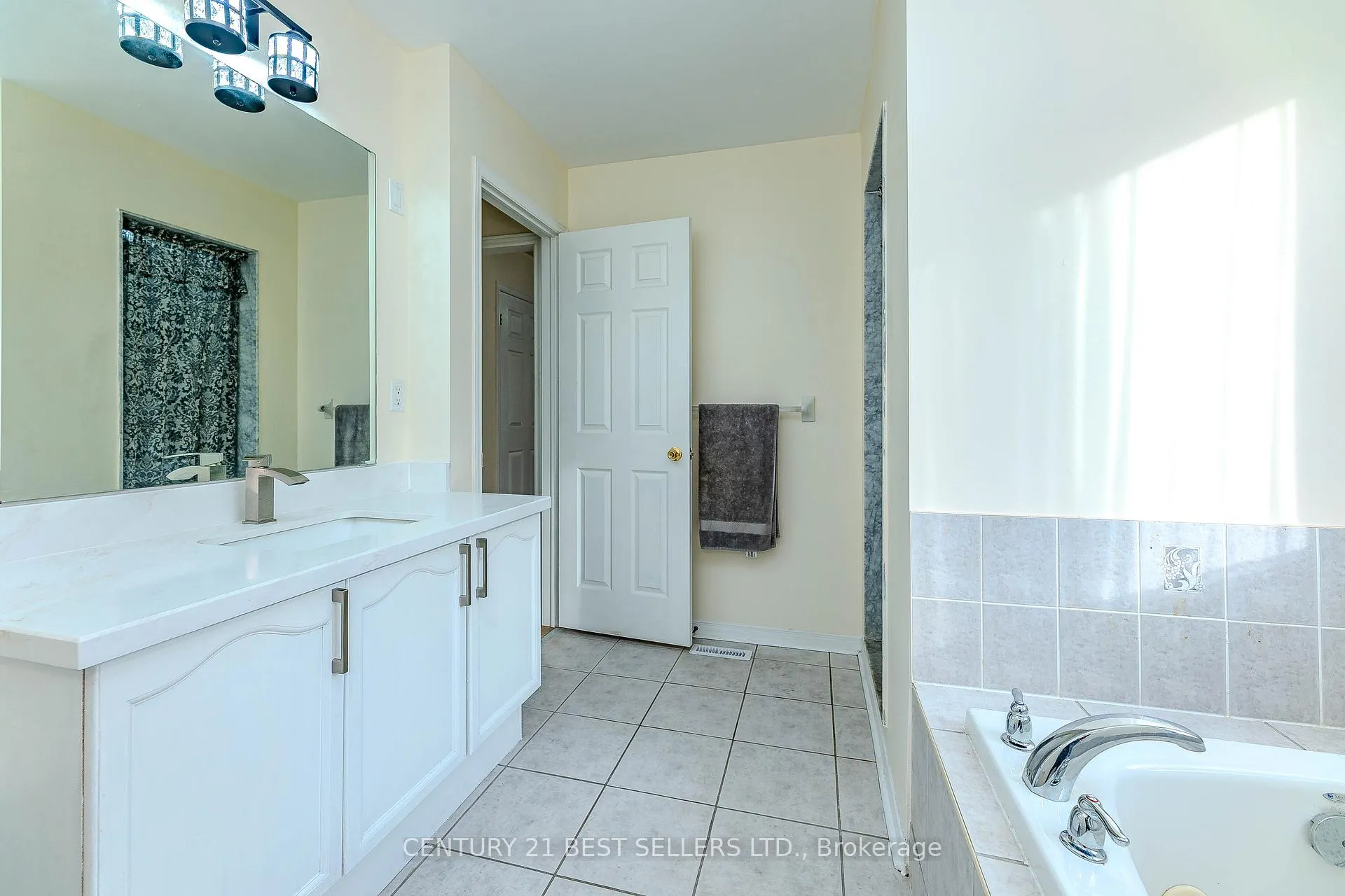 Photo 20 of 47 Rushworth Drive, Ajax, Northeast Ajax — HOMEH