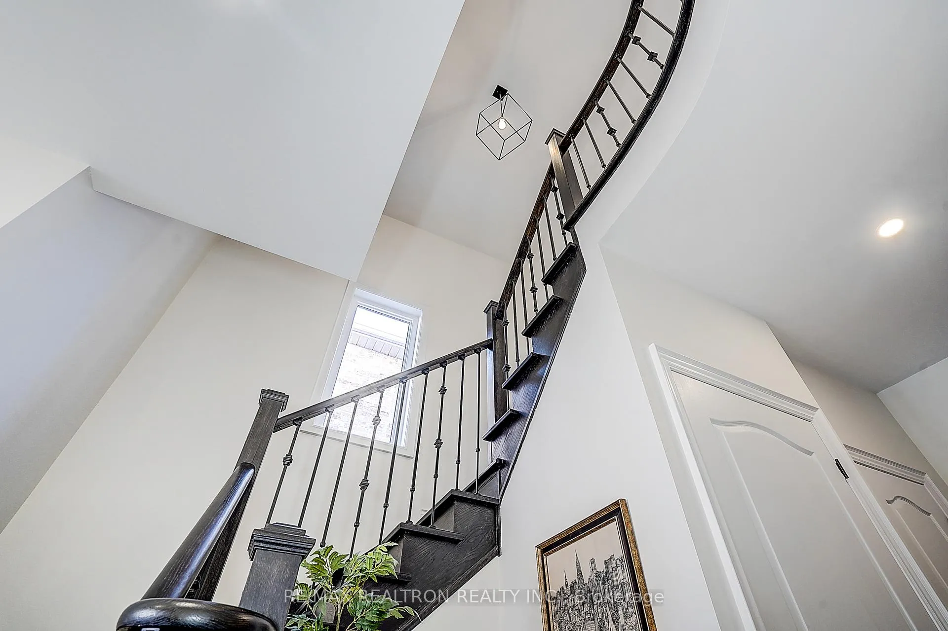Photo 8 of 571 Davos Road, Vaughan, Vellore Village — HOMEH