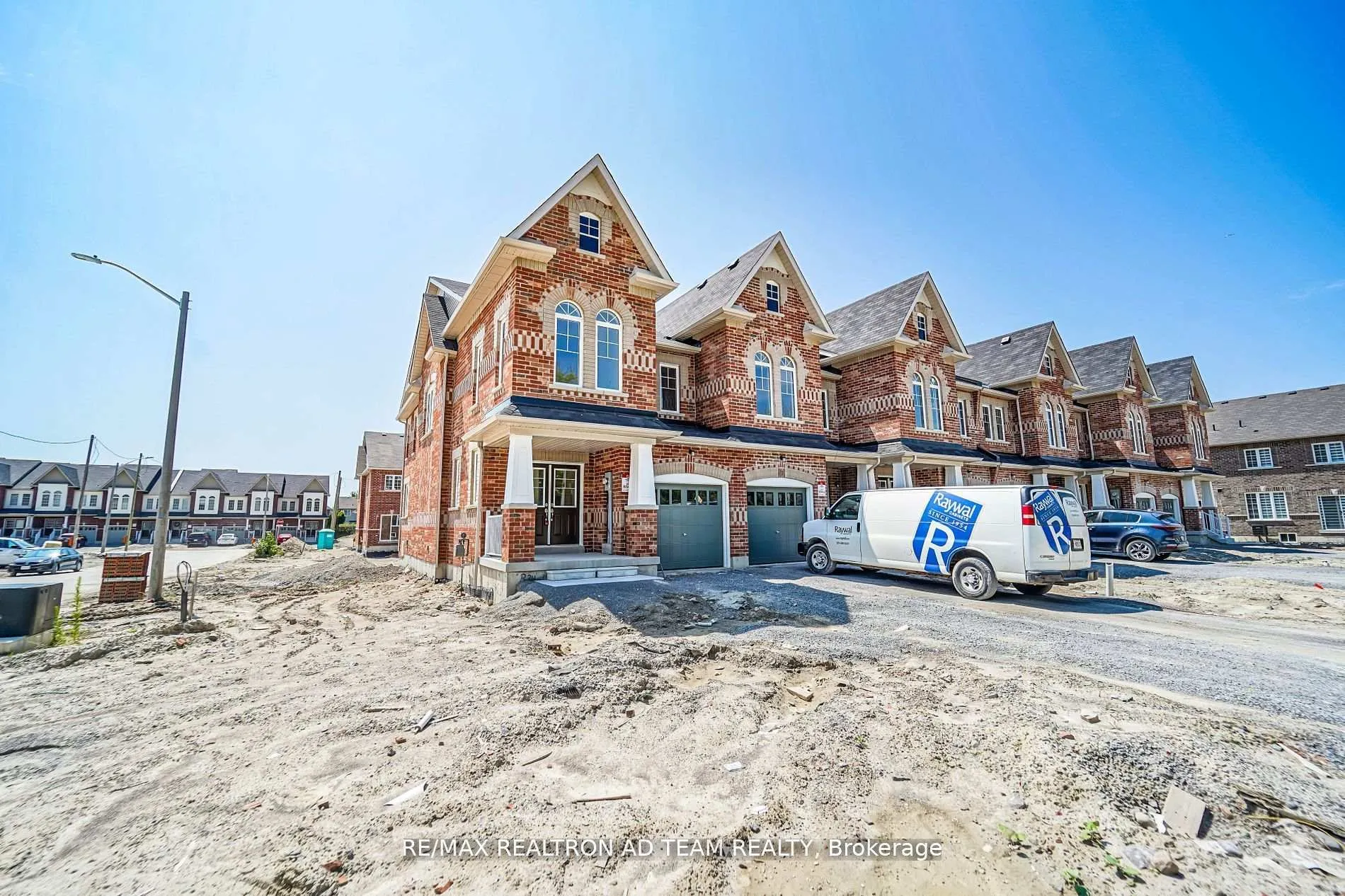 Photo 2 of 1228 Jim Brewster Circle, Oshawa, Eastdale — HOMEH