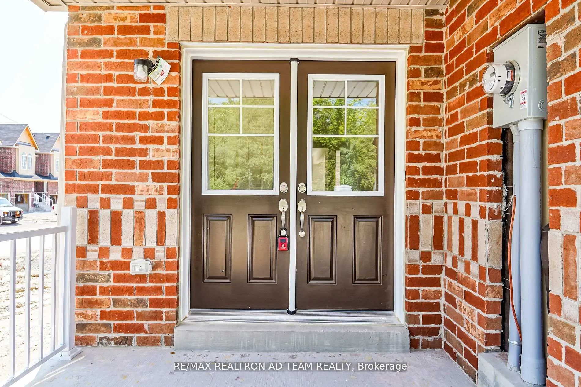 Photo 3 of 1228 Jim Brewster Circle, Oshawa, Eastdale — HOMEH