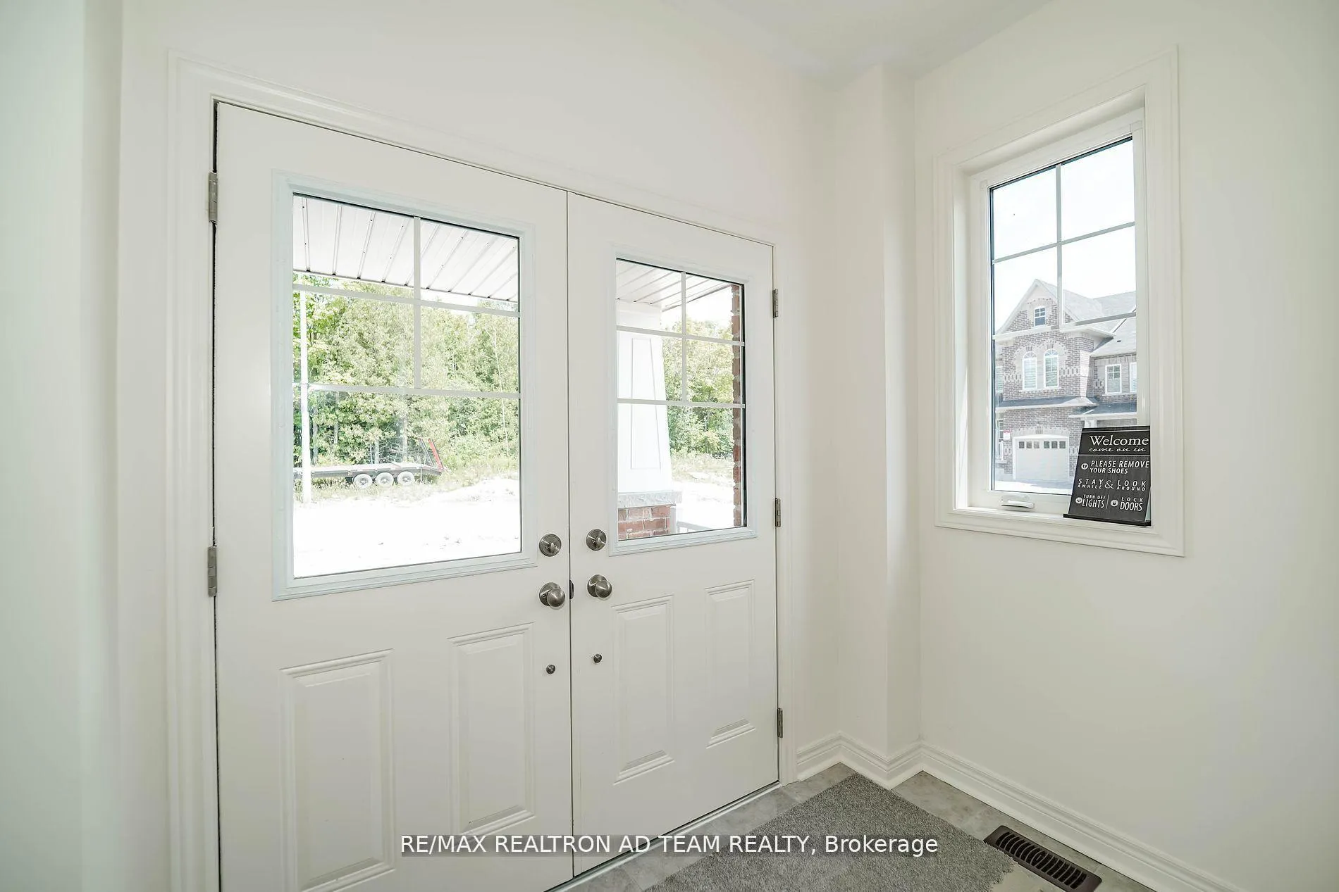 Photo 4 of 1228 Jim Brewster Circle, Oshawa, Eastdale — HOMEH