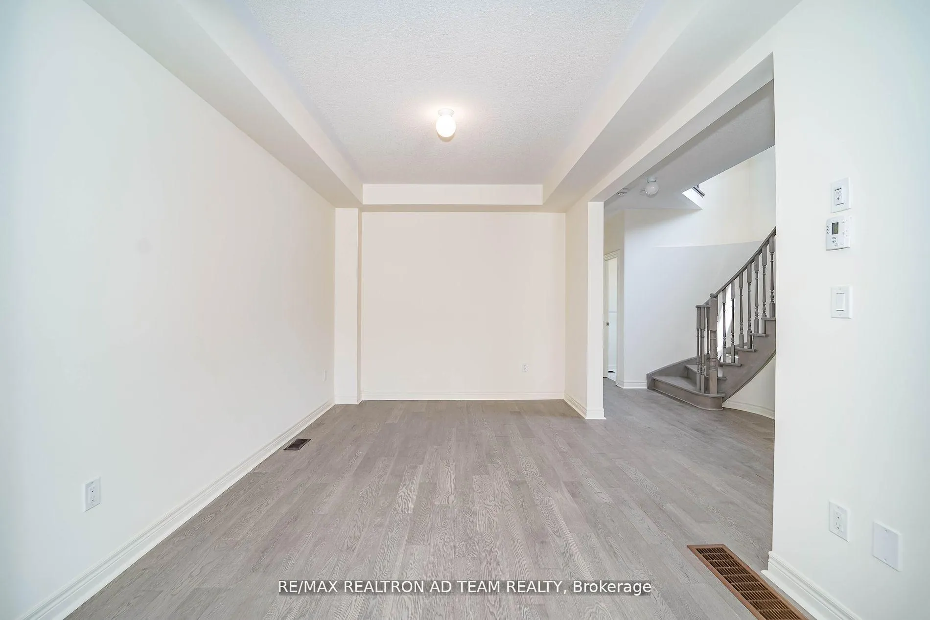Photo 6 of 1228 Jim Brewster Circle, Oshawa, Eastdale — HOMEH