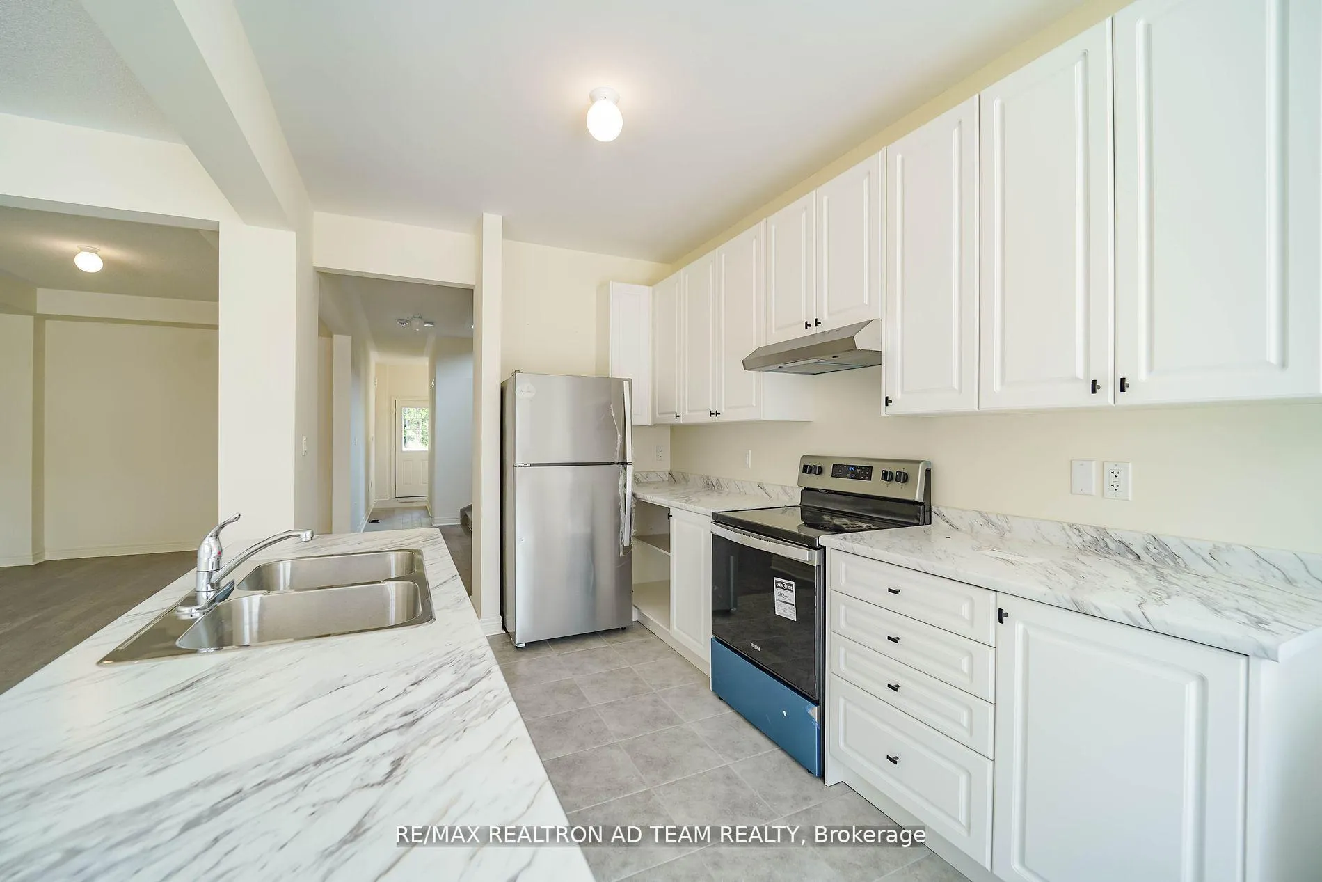 Photo 8 of 1228 Jim Brewster Circle, Oshawa, Eastdale — HOMEH