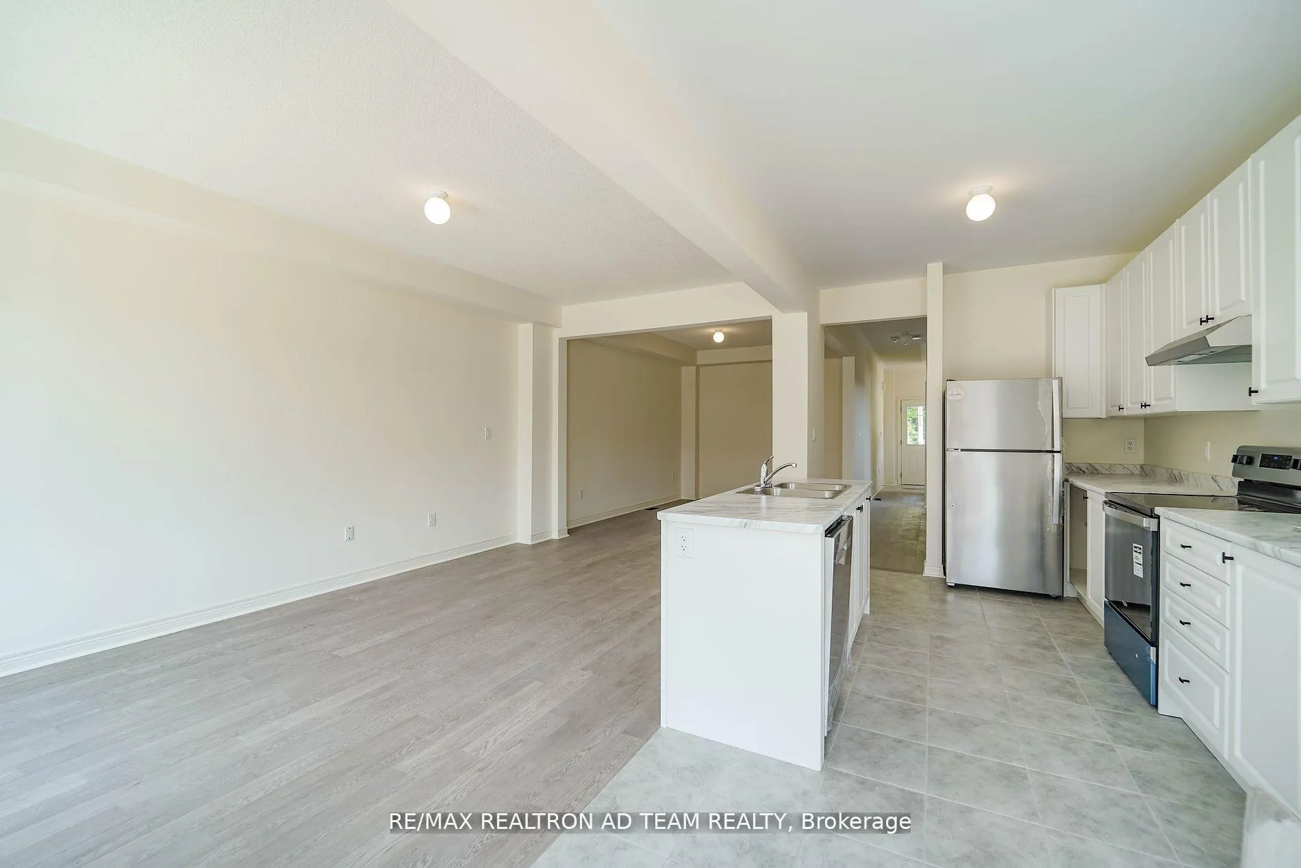 Photo 9 of 1228 Jim Brewster Circle, Oshawa, Eastdale — HOMEH