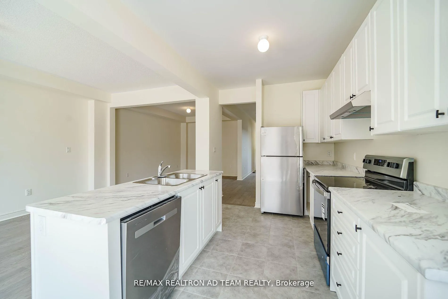 Photo 10 of 1228 Jim Brewster Circle, Oshawa, Eastdale — HOMEH