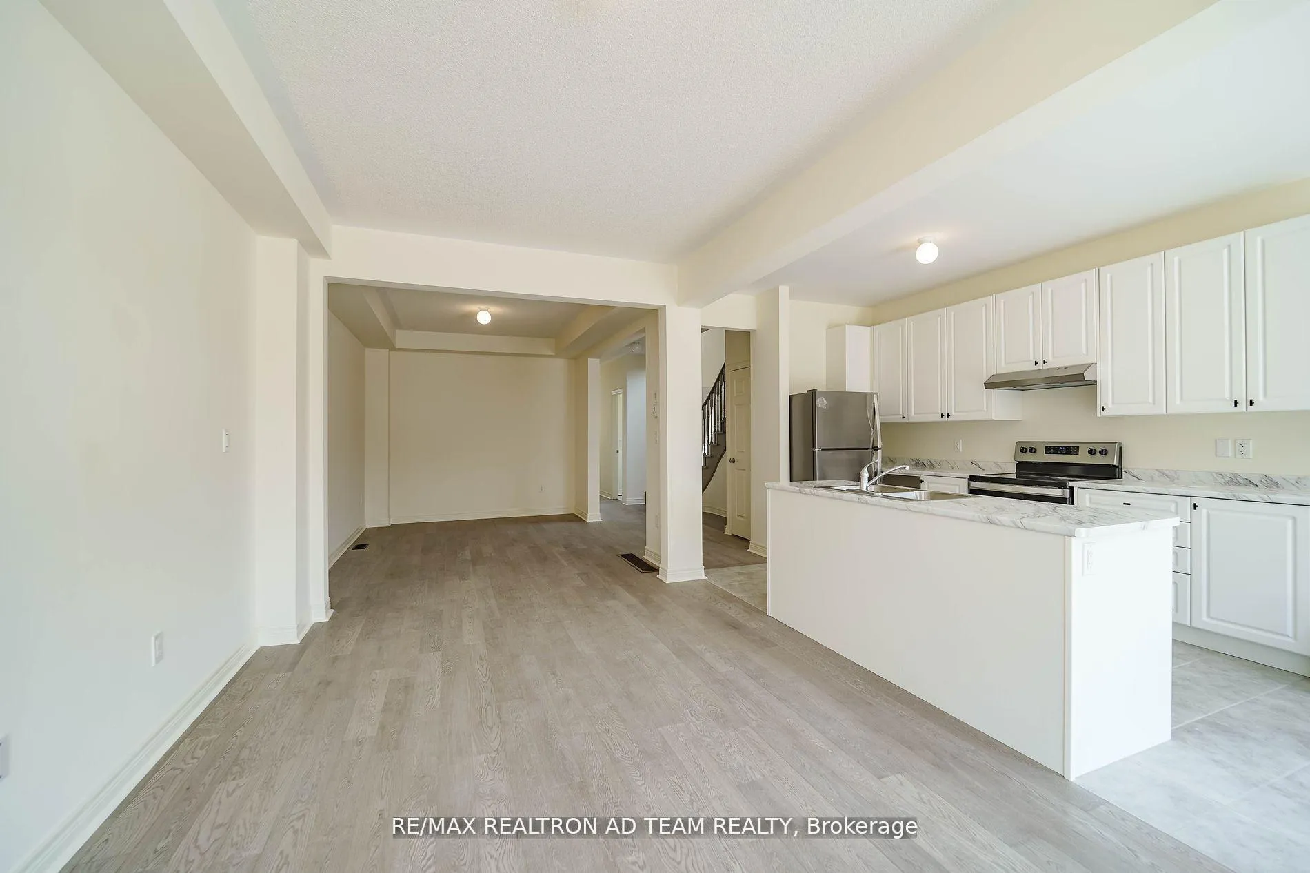 Photo 11 of 1228 Jim Brewster Circle, Oshawa, Eastdale — HOMEH