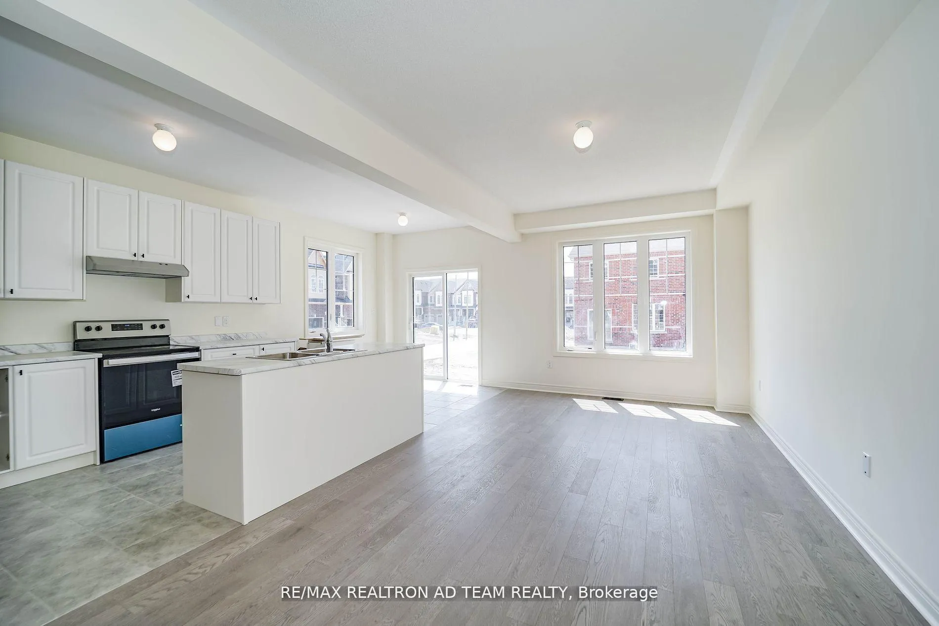 Photo 12 of 1228 Jim Brewster Circle, Oshawa, Eastdale — HOMEH