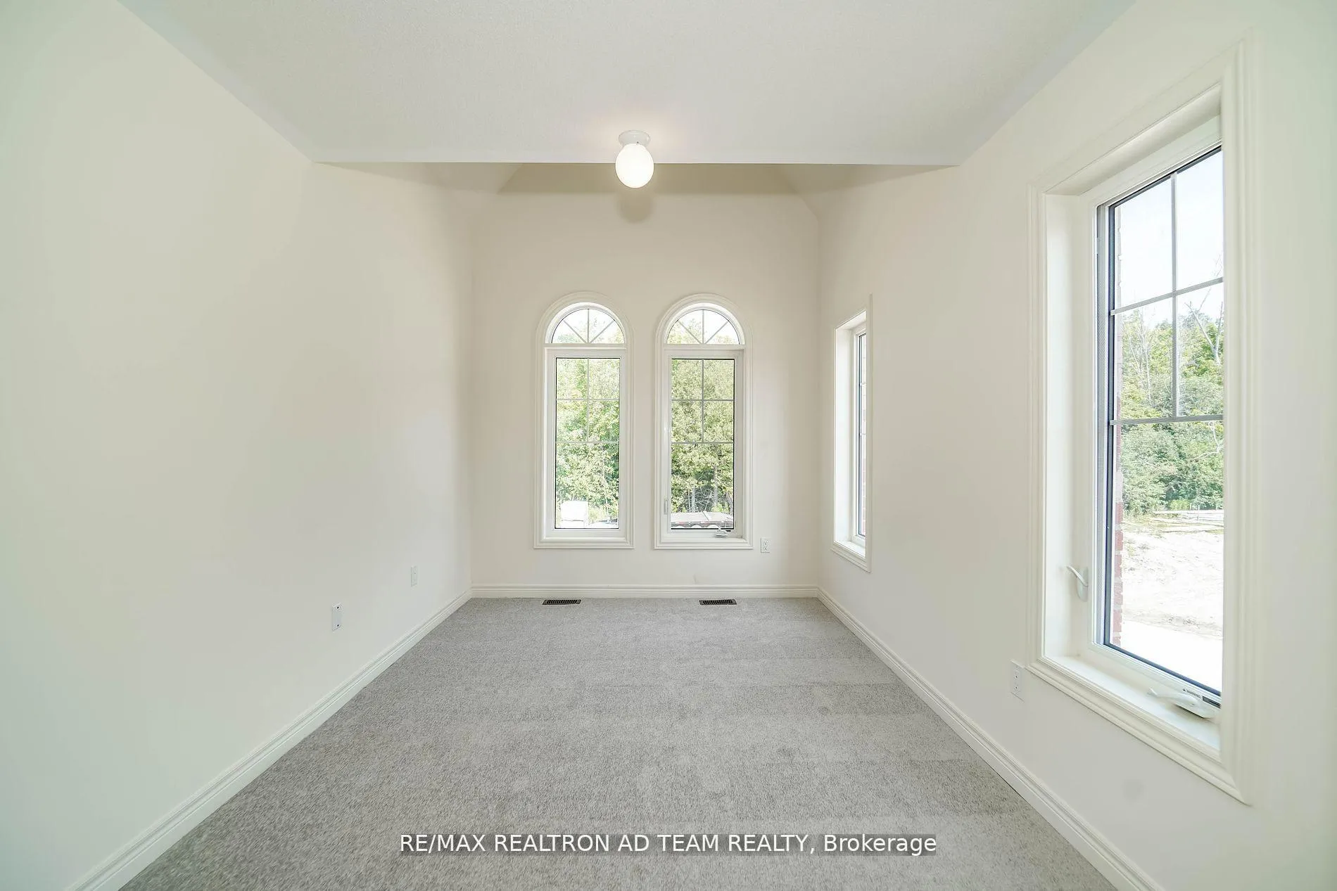 Photo 17 of 1228 Jim Brewster Circle, Oshawa, Eastdale — HOMEH