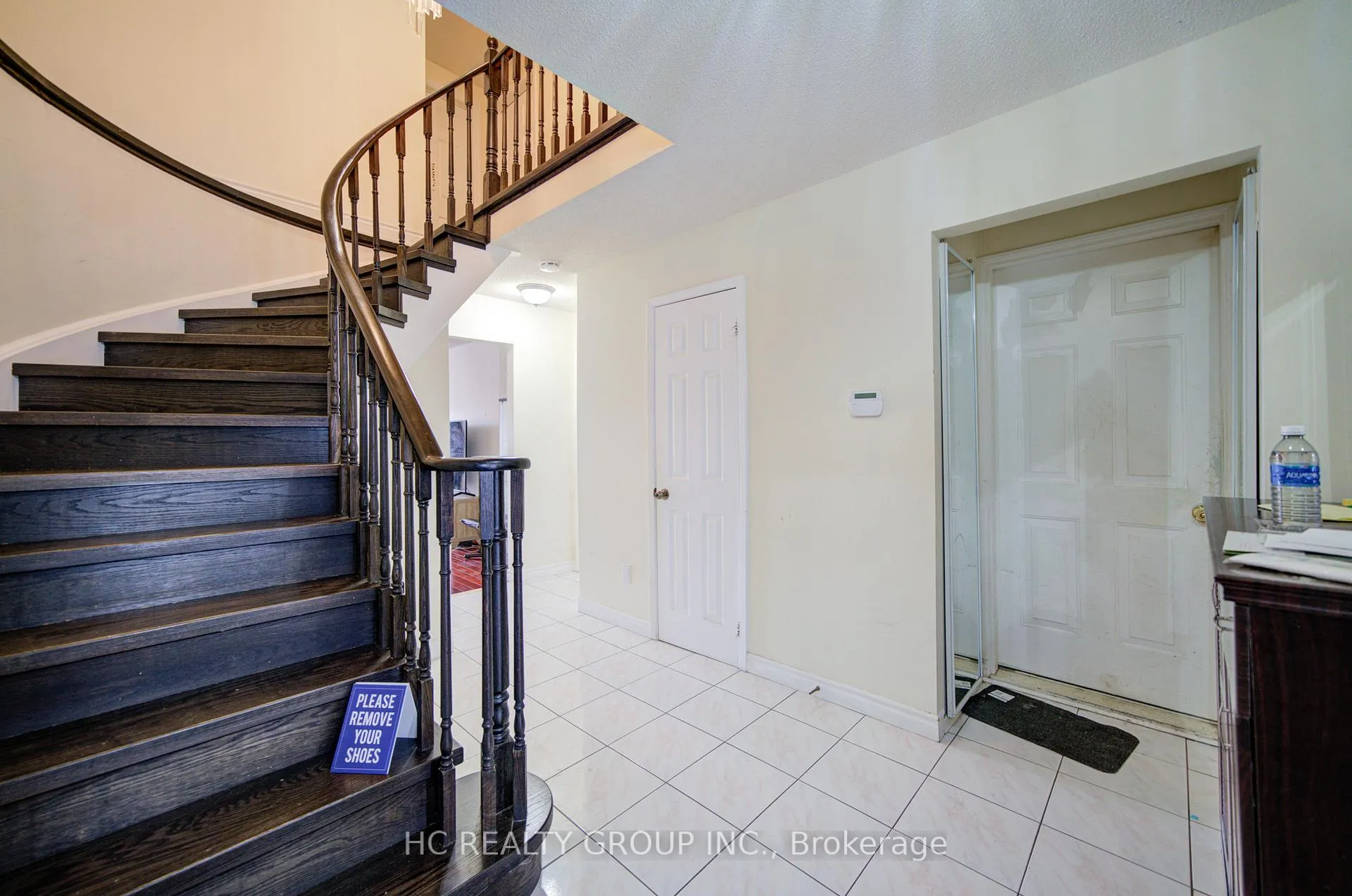 Photo 4 of 50 Lavron Court, Markham, Middlefield — HOMEH