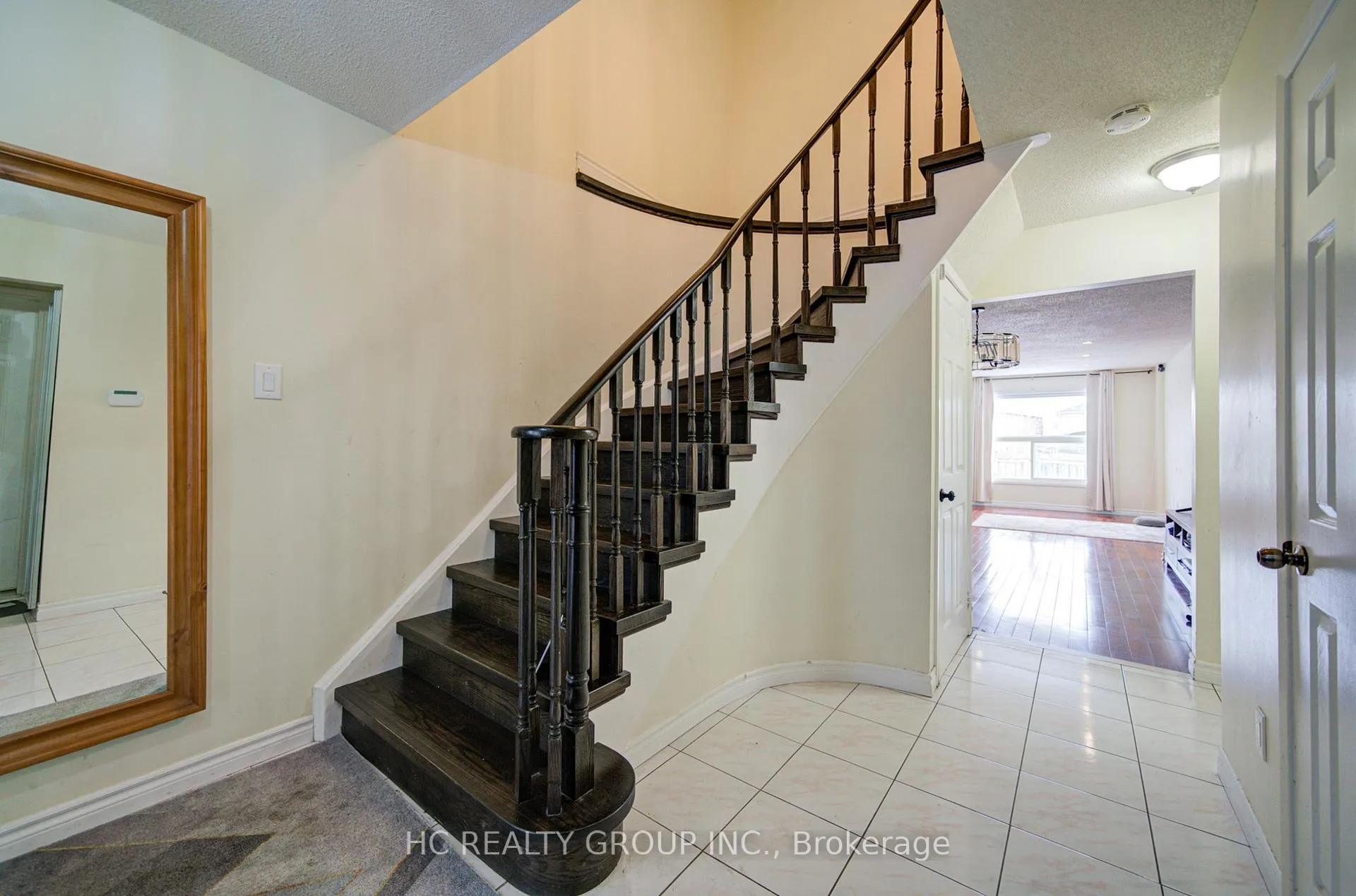 Photo 5 of 50 Lavron Court, Markham, Middlefield — HOMEH