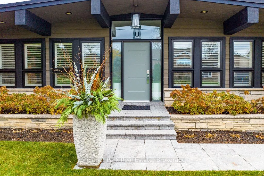 Photo 3 of 19 Golfview Drive, Collingwood — HOMEH