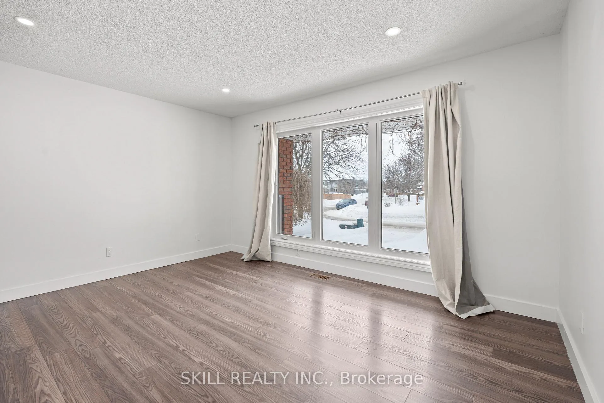 Photo 5 of 108 Buchanan Street, Barrie, Grove East — HOMEH