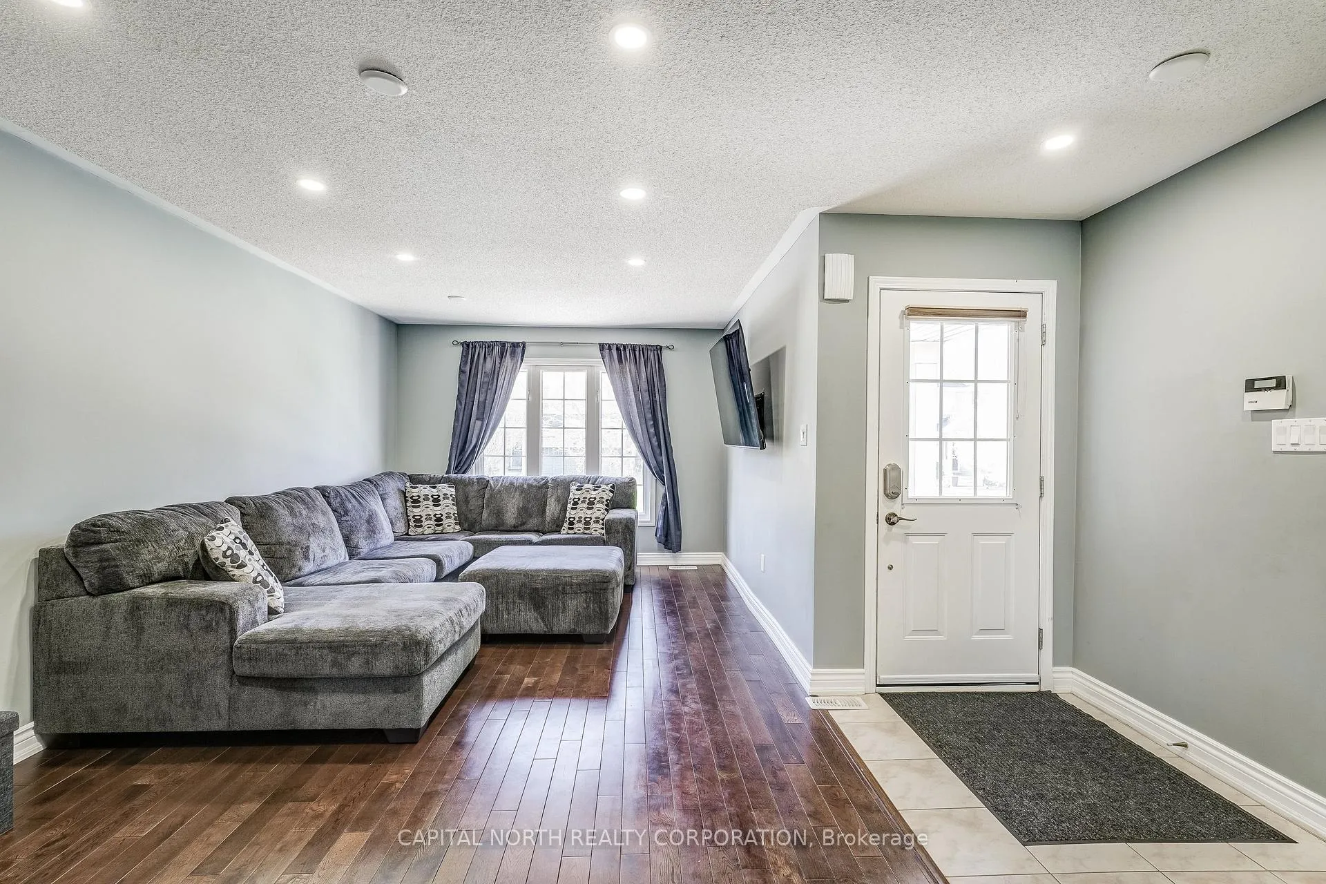 Photo 3 of 7 Dunning Drive, New Tecumseth, Alliston — HOMEH