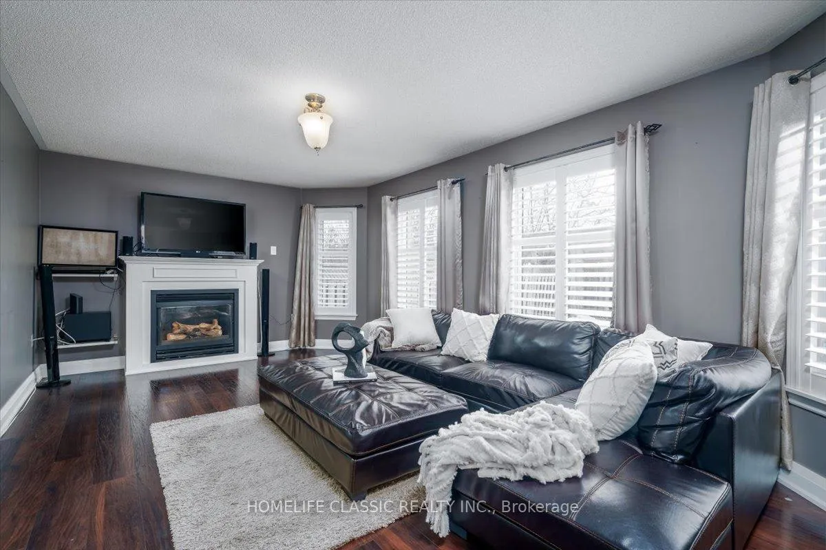 Photo 3 of 11 Smith Street, New Tecumseth, Alliston — HOMEH