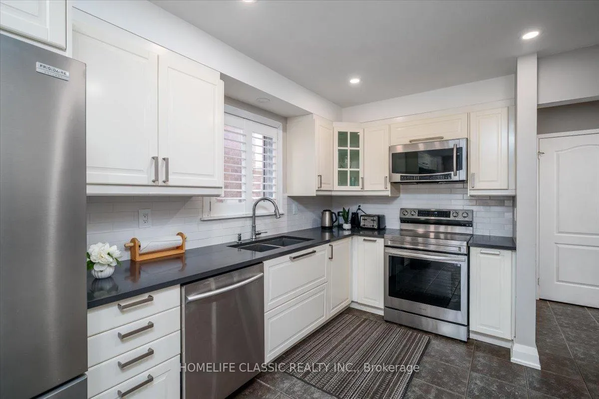 Photo 8 of 11 Smith Street, New Tecumseth, Alliston — HOMEH