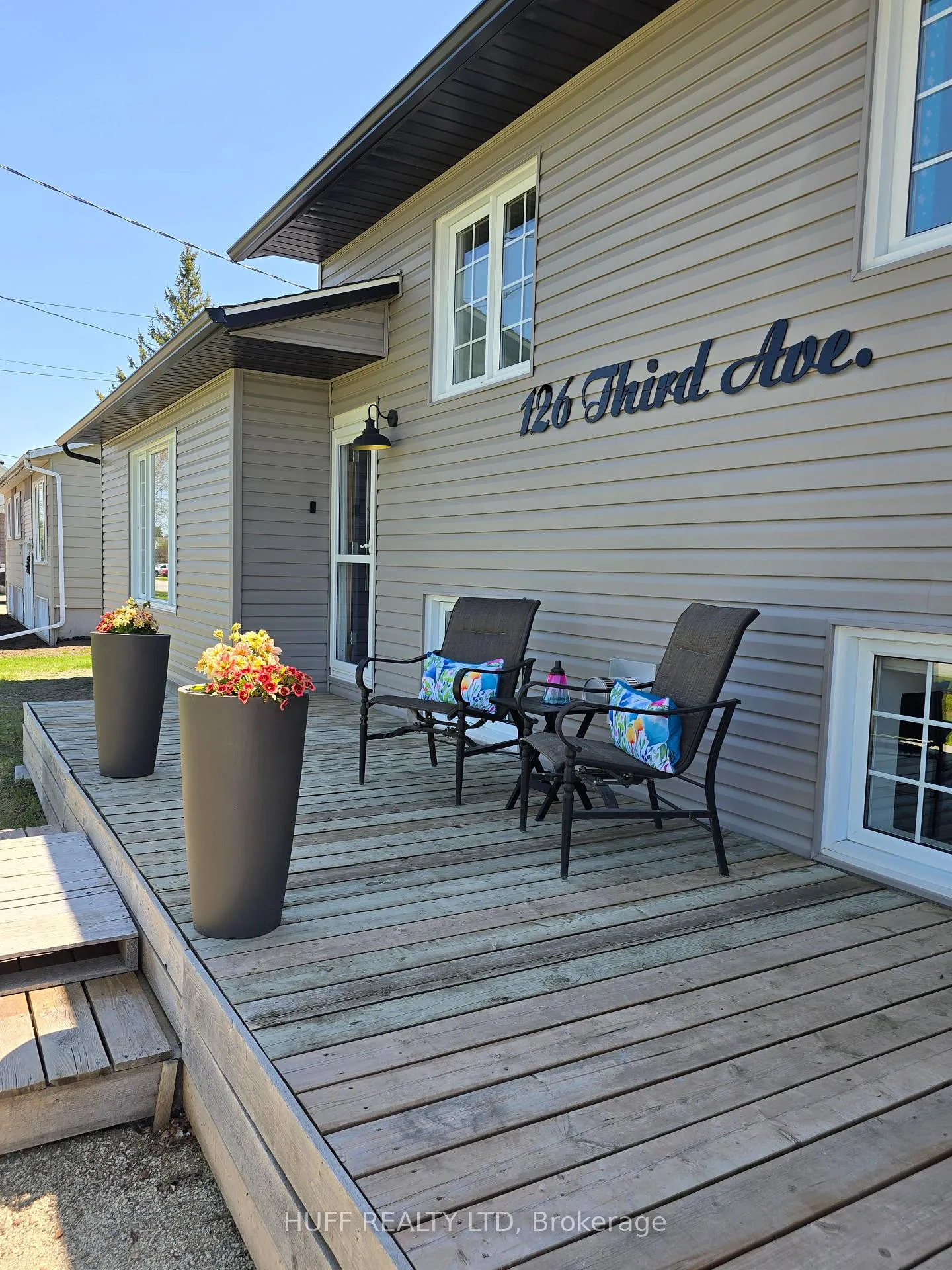 Photo 2 of 126 Third Avenue, Englehart — HOMEH